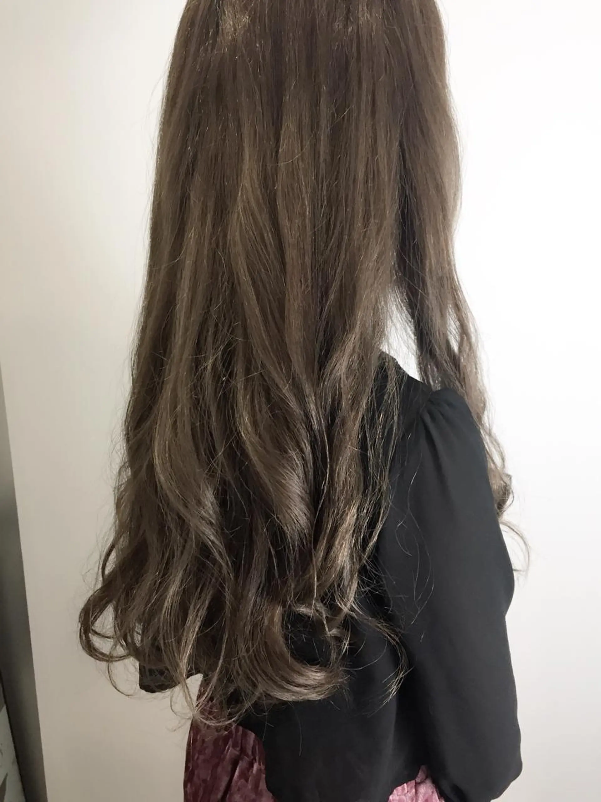 ロング カラー アッシュ ベージュカラー カット ヘアカラー トリートメント 原宿サロン代表 デザインカラー伊藤卓のヘアスタイル