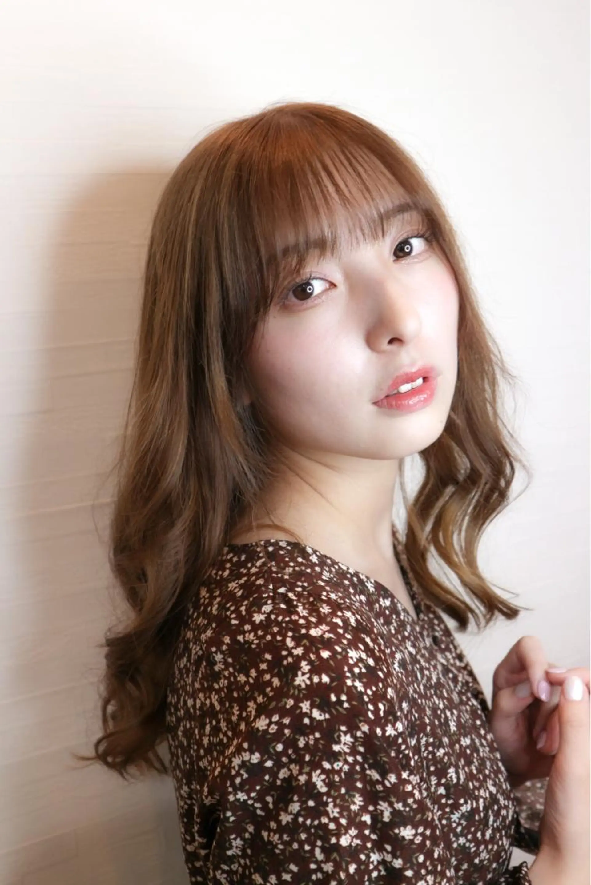 セミロング カラー アッシュ ベージュカラー ブリーチ ケアブリーチ ミルクティーアッシュ 野呂 隼人のヘアスタイル