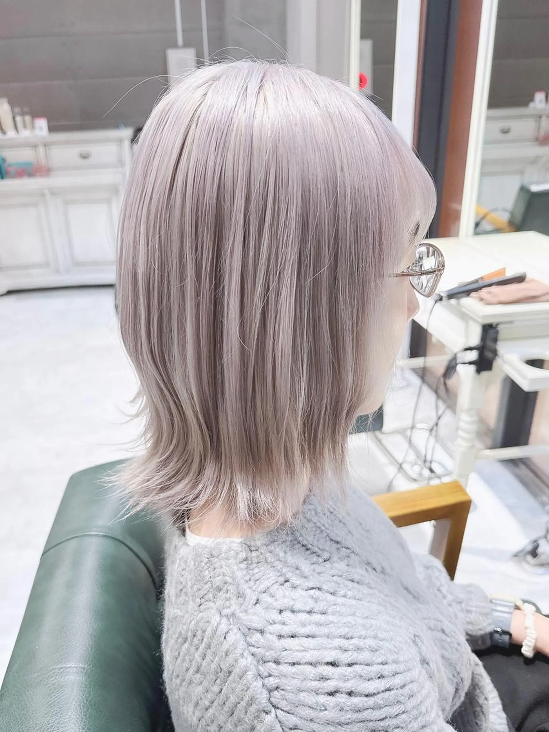ミディアム カラー ヘアアレンジ ハイトーンカラー シルバー ホワイトシルバー 𝐑𝐈𝐍𝐊𝐀 🌷のヘアスタイル