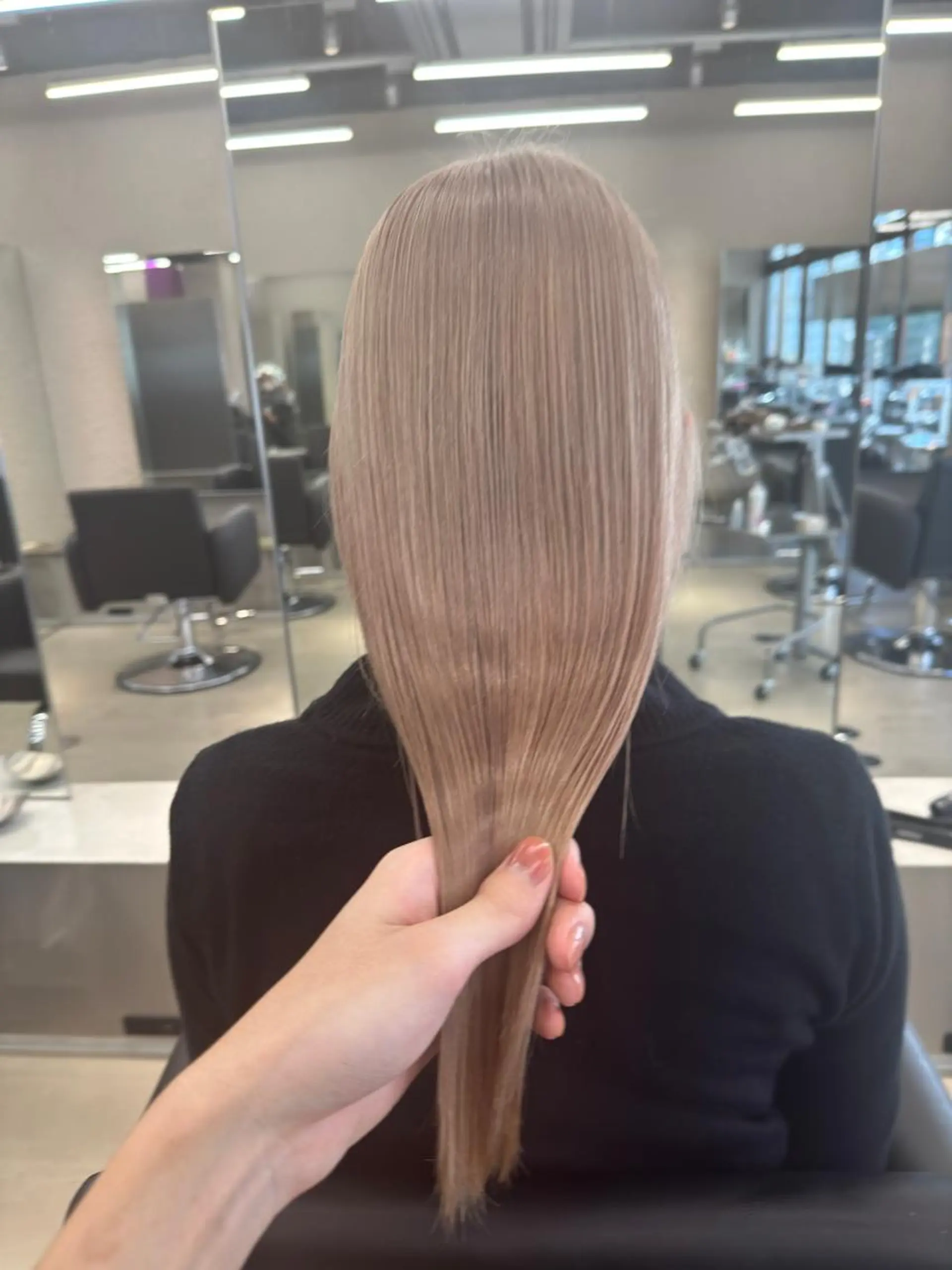 セミロング カラー ベージュカラー ミルクティーベージュ ヘアカラー トリートメント 鈴木/ミルクティー/ ブリーチ/ボブ/のヘアスタイル