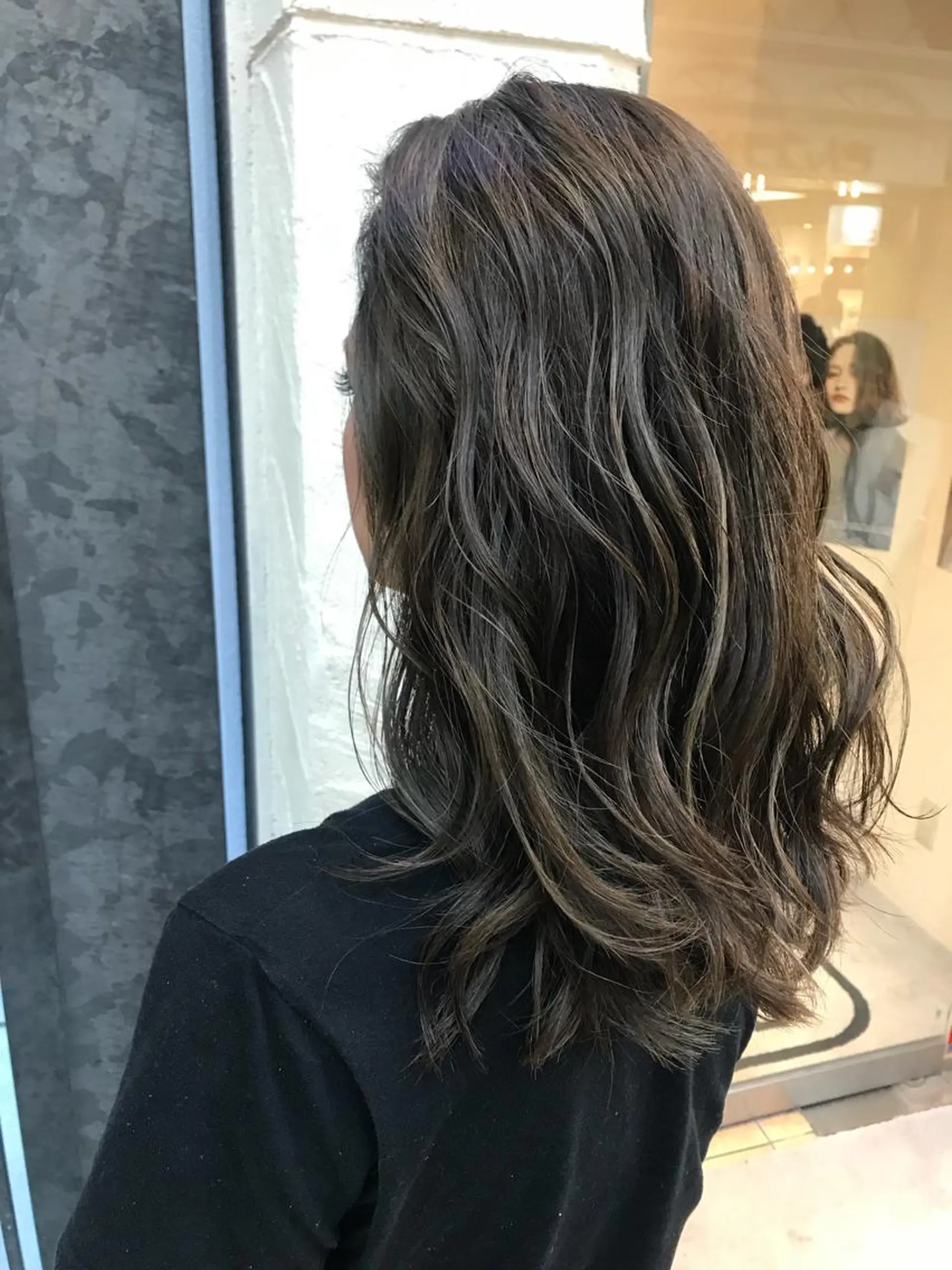 ミディアム カラー ブリーチ ハイライトカラー イルミナカラー ハイライト AMI Hair  supply所属・髪質改善カラー 韓国風レイヤーのヘアスタイル