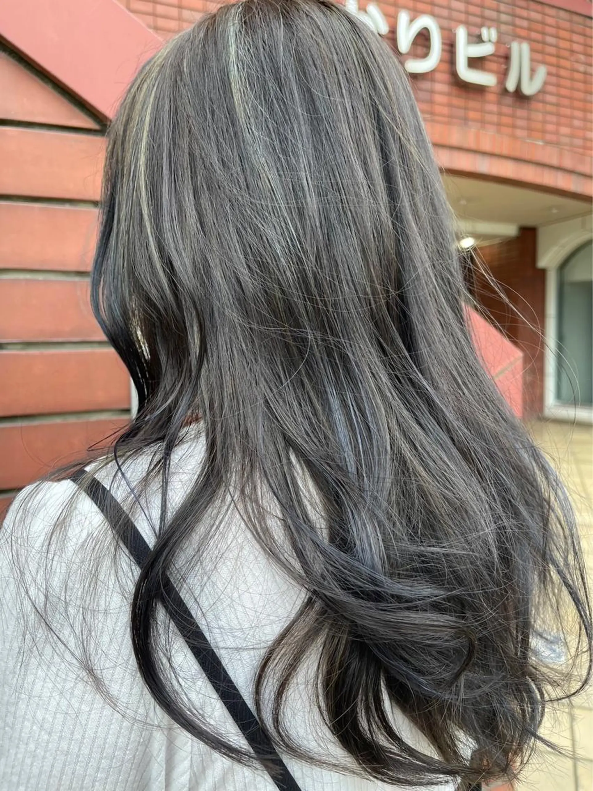 カラー アッシュ ブリーチ ハイライトカラー ヘアカラー 横山 千春のヘアスタイル