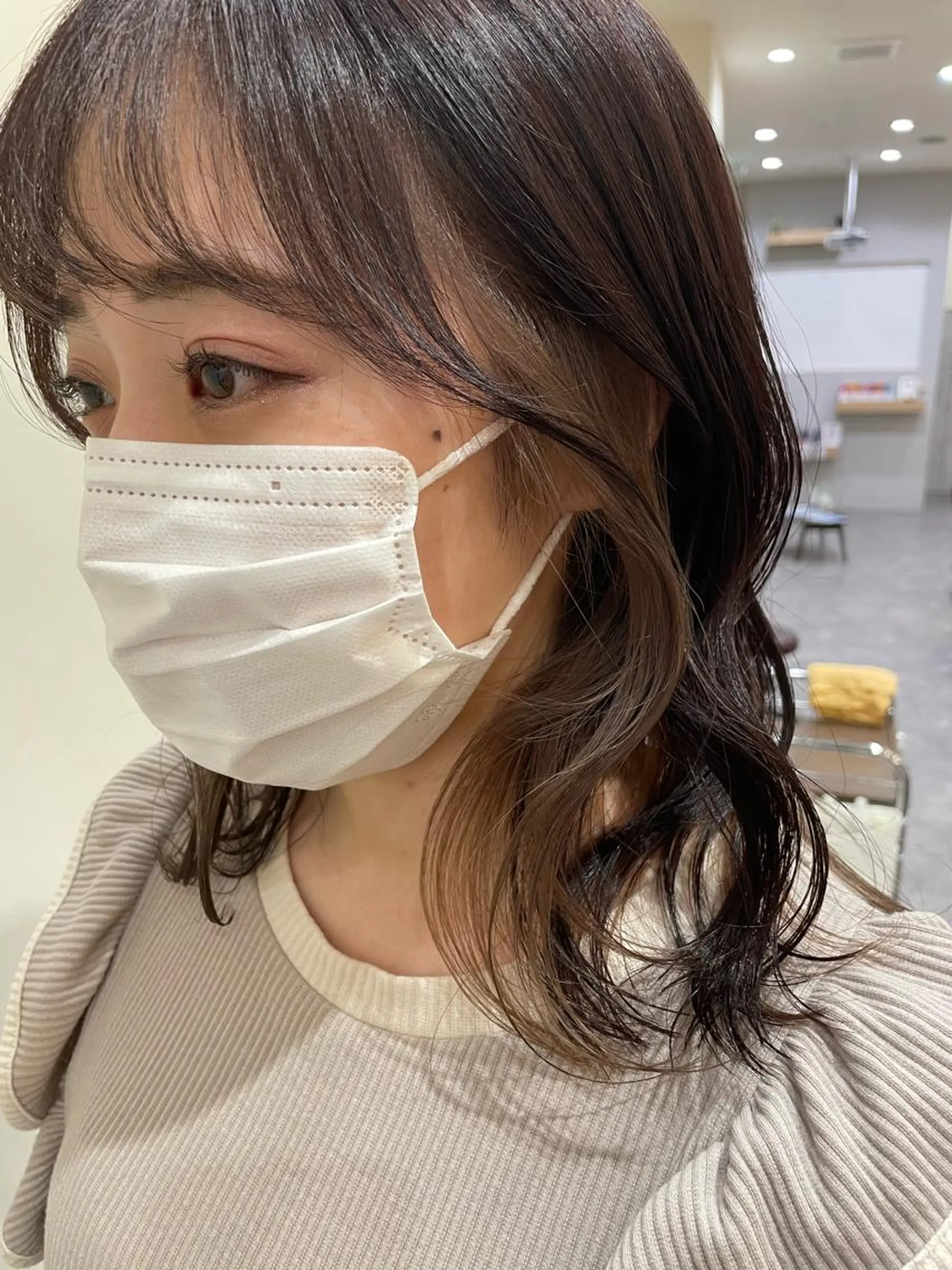 ミディアム カラー グレージュ インナーカラー カット ヘアカラー Amour なぐらのヘアスタイル