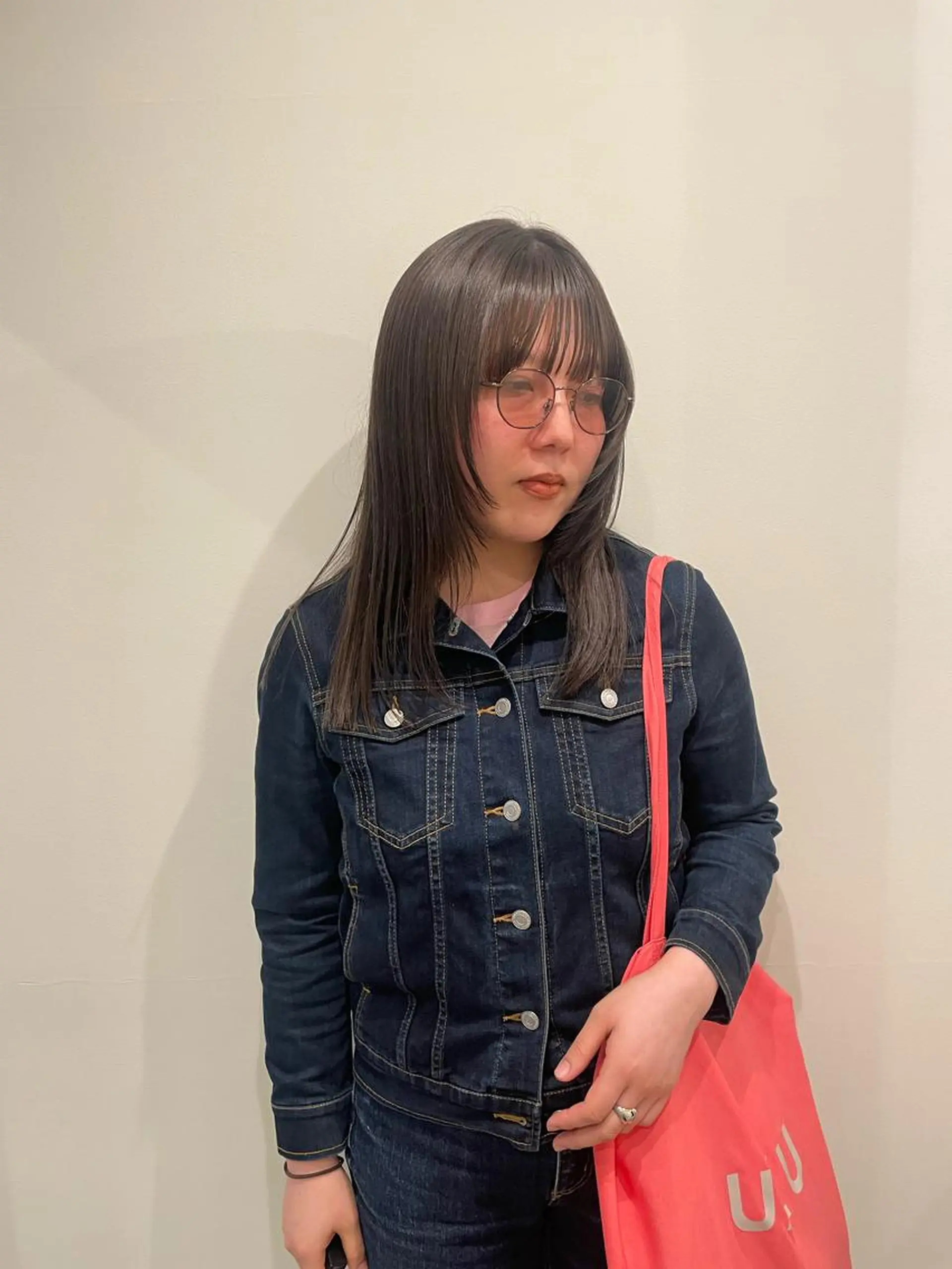 セミロング カラー 渋谷 留菜のヘアスタイル