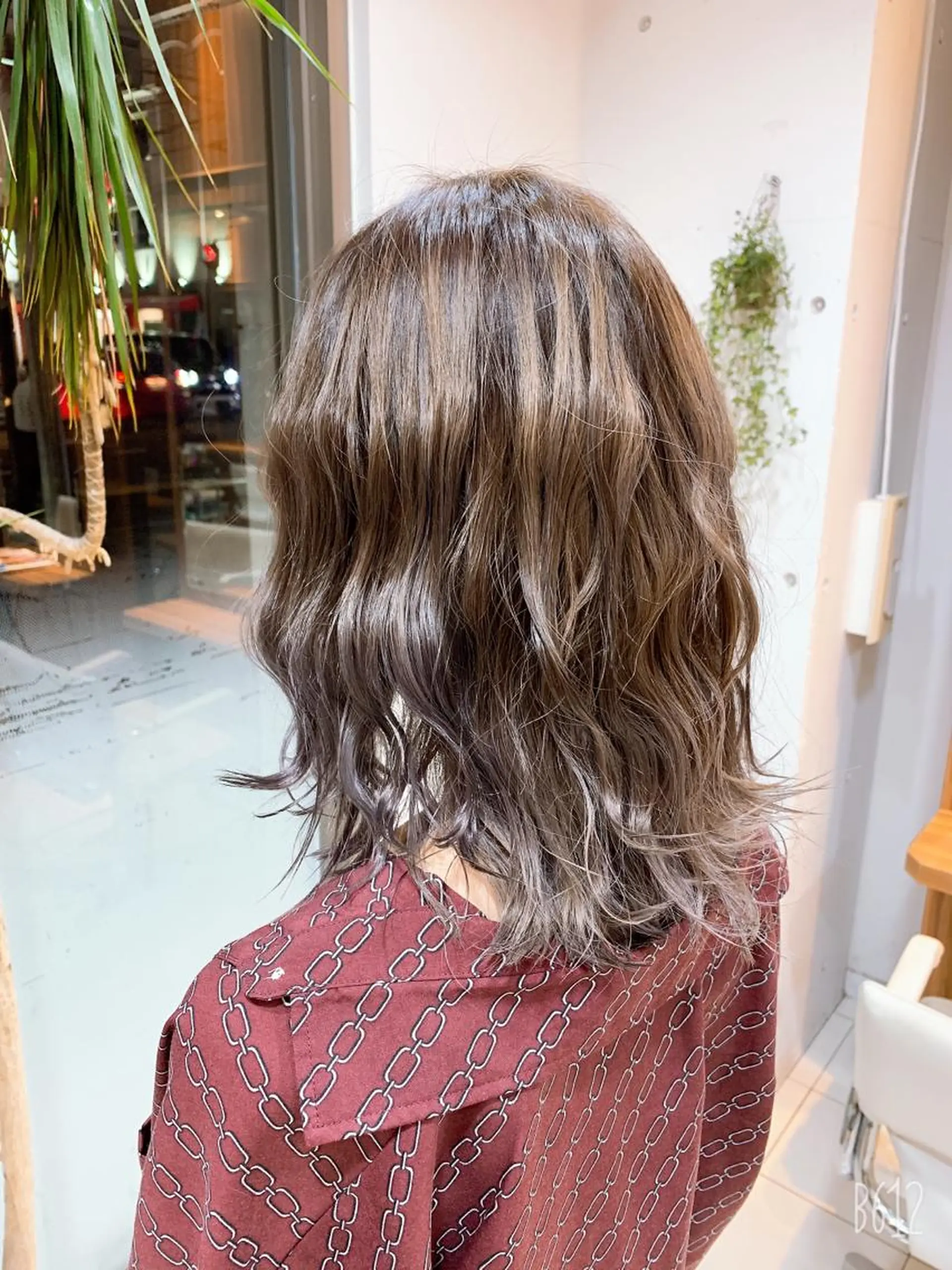 ミディアム 縮毛矯正 トリートメント 白髪ぼかしハイライト 柳川拓哉のヘアスタイル