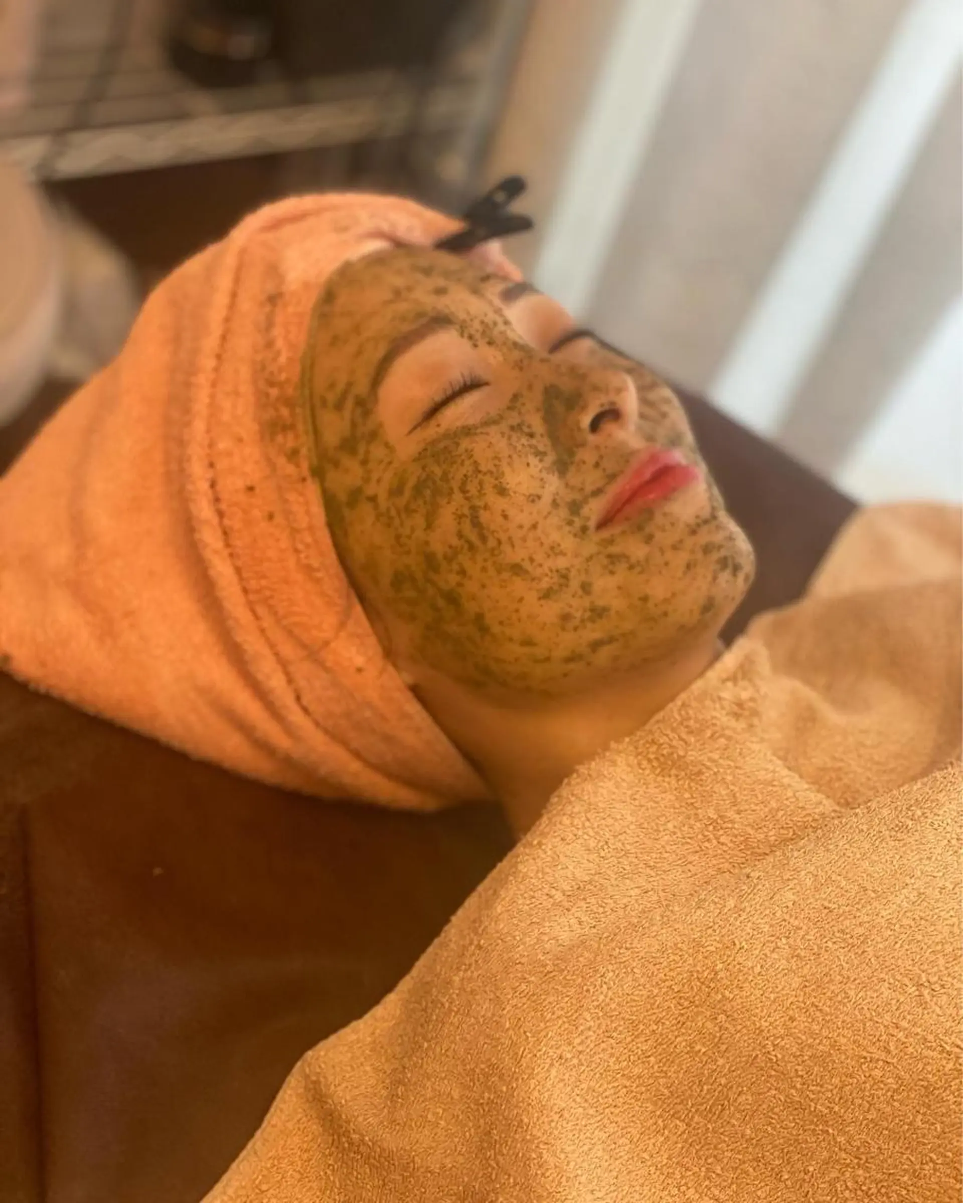 ハーブピーリング/韓国肌管理/フェイシャル/毛穴洗浄/眉毛/顔脱毛【糸脱毛専門】rev所属・ハーブピーリング🌹 毛穴洗浄❤️眉waxのエステ・リラクイメージ