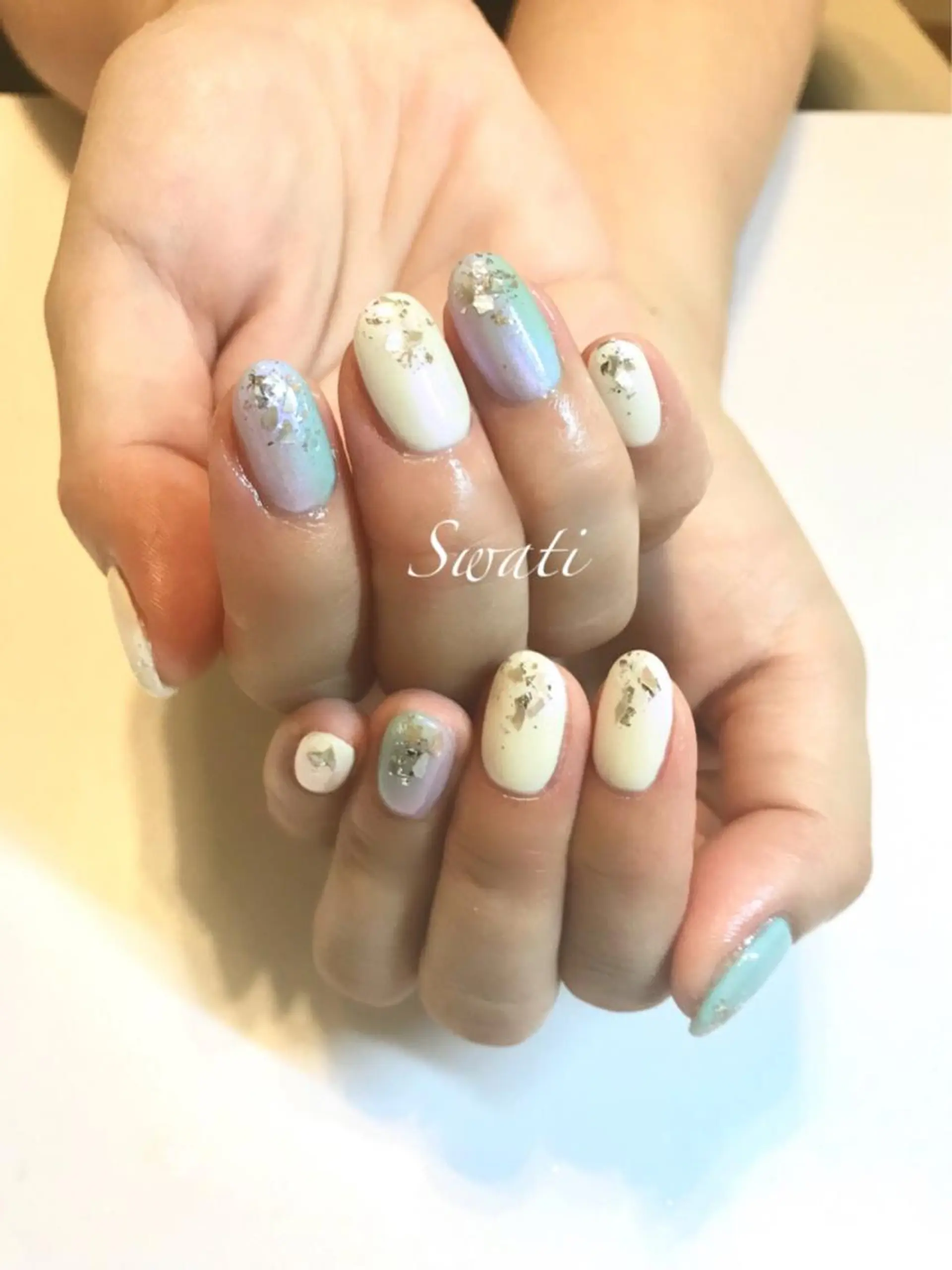 ネイル アートネイル ブルー グラデーション キラキラネイル ミラーネイル yuko （ネイリスト）のネイルデザイン