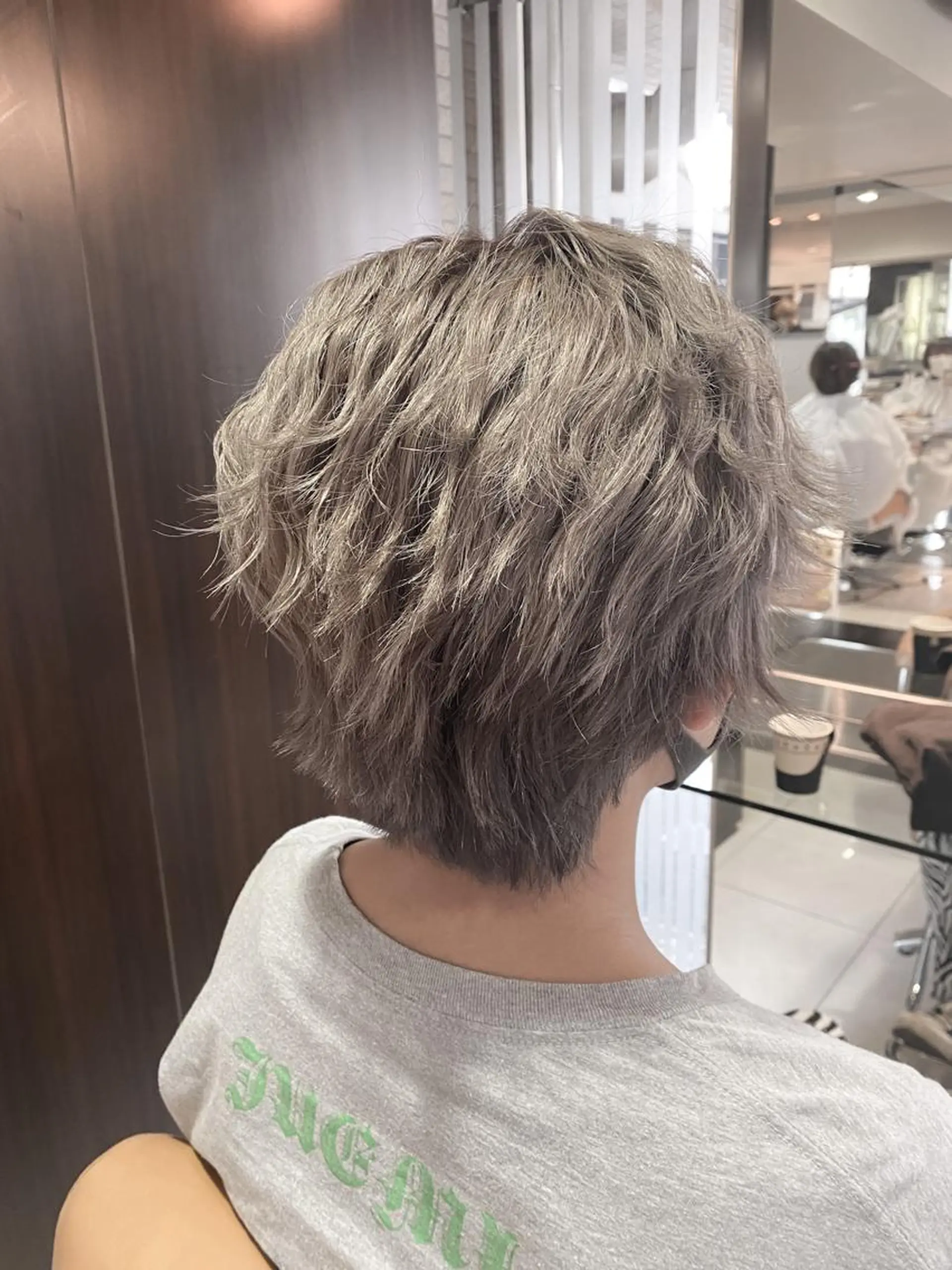 ショート カラー ブリーチ グレージュ 髪質改善カラー🫧 舘田千乃のヘアスタイル