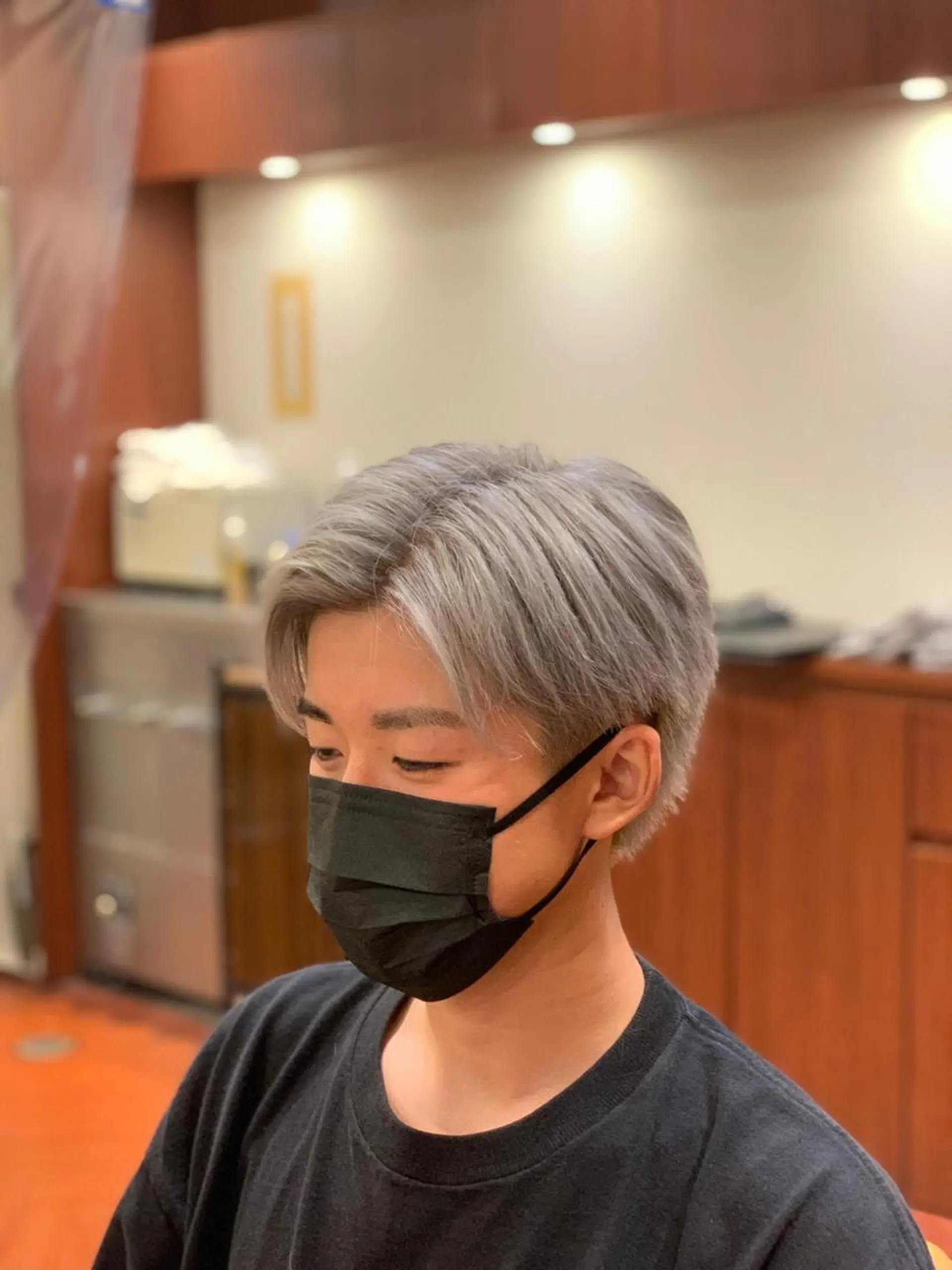 ショート カラー メンズ シルバー ホワイトシルバー ヘアカラー sky亀戸所属・✨ホワイトカラー✨ ホワイトブリーチ✨のヘアスタイル