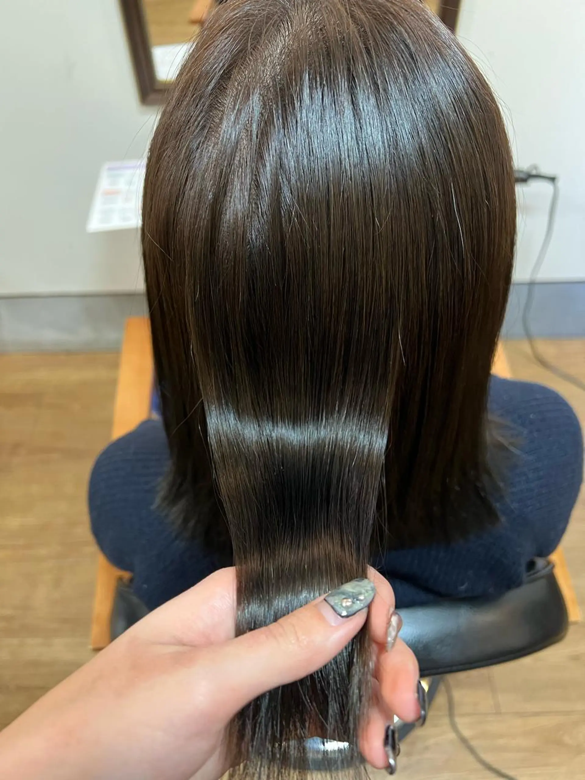 ミディアム カラー グレージュ イシイ ハルナ 🤍のヘアスタイル