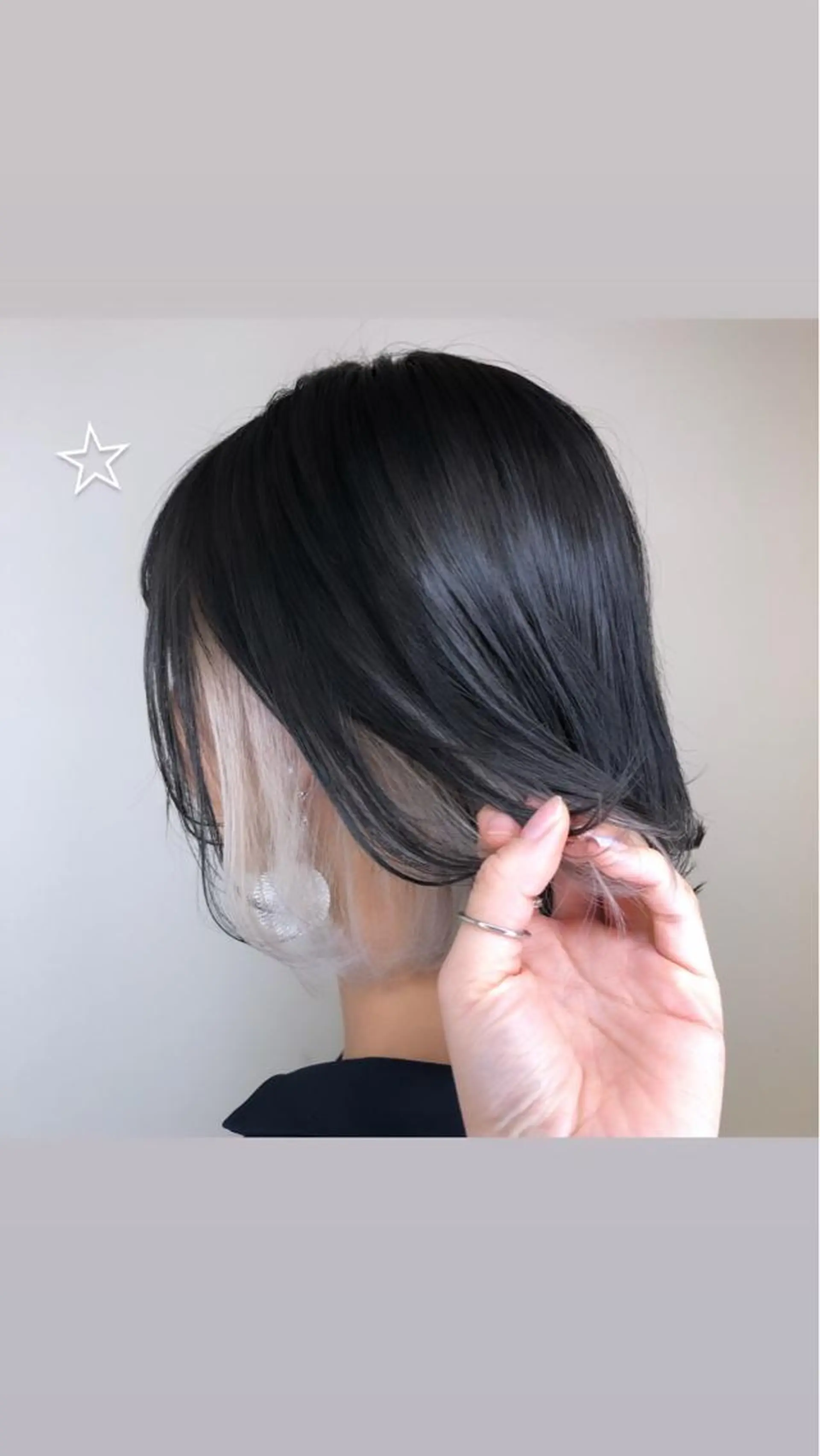 ミディアム カラー ウルフカット／吉村 桃子のヘアスタイル