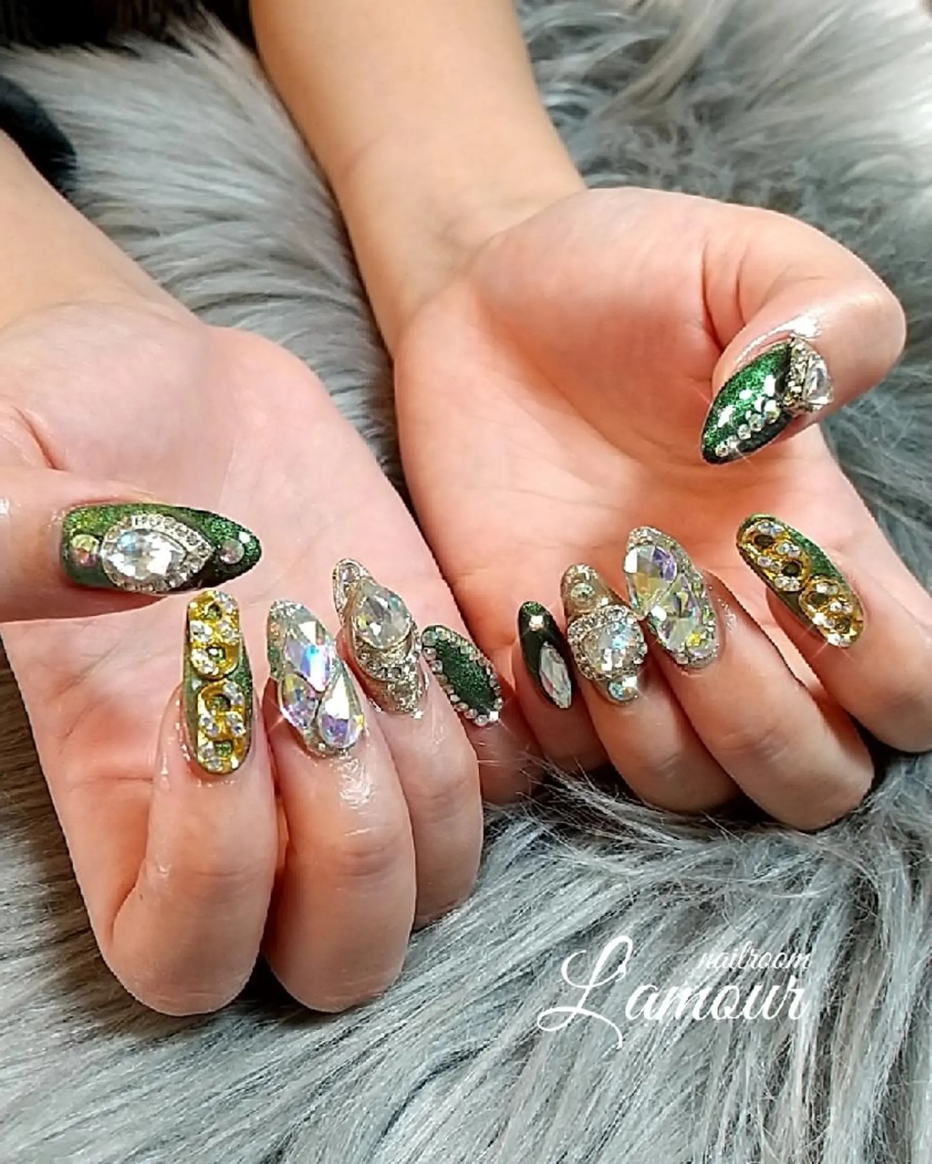 ネイル 成人式 グリーン マグネットネイル スカルプネイル L'amour 吹田市のネイルデザイン