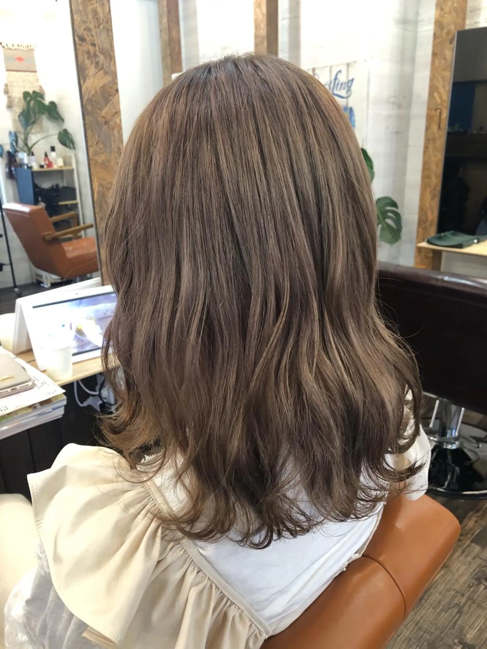 セミロング カラー 女性リピ90%🍨 🩷佐藤みずきのヘアスタイル