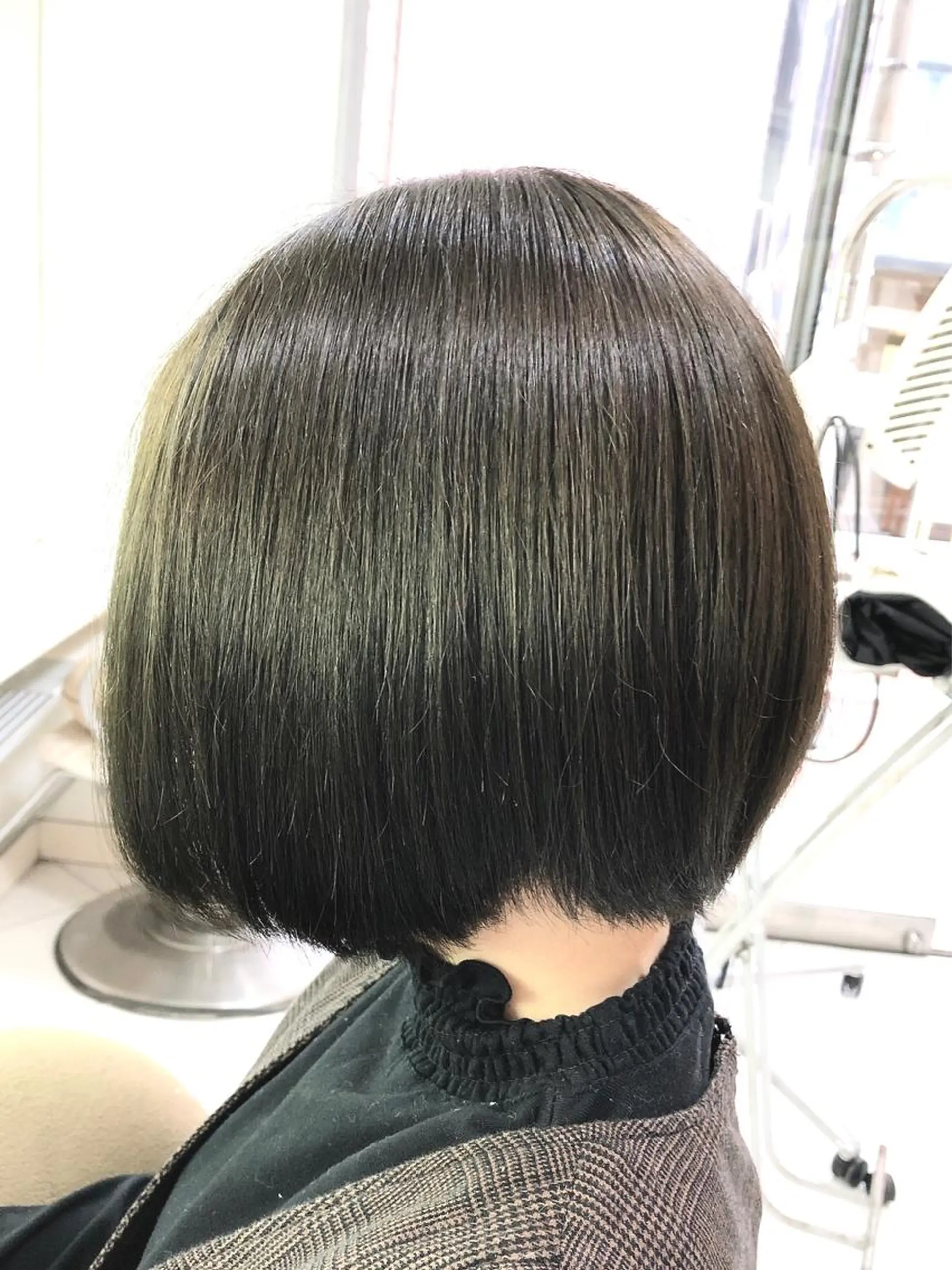 ショート カラー ベージュカラー オリーブベージュ 保住 亮太のヘアスタイル