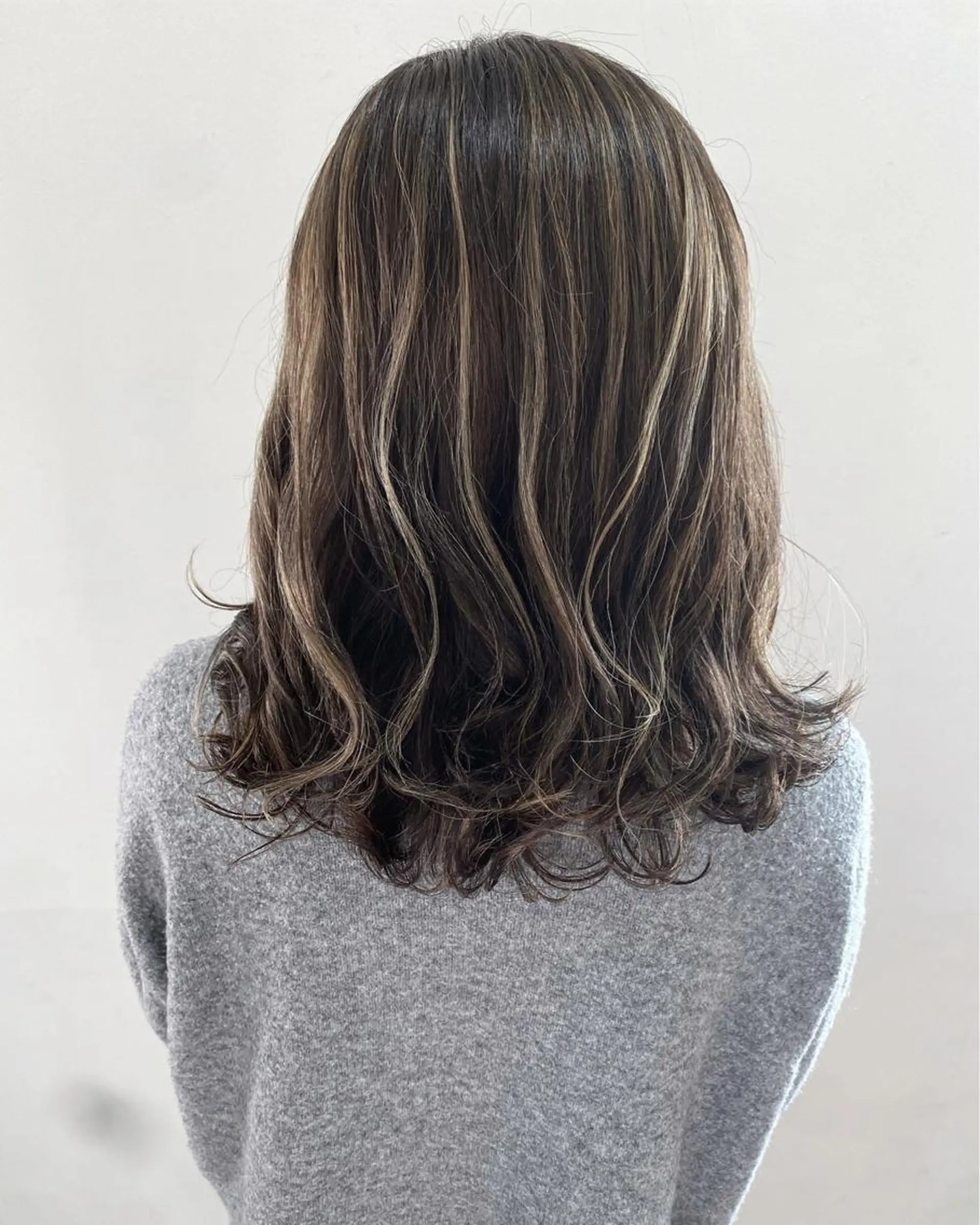 セミロング カラー ハイライトカラー ハイライト カット ヘアカラー トリートメント フラム所属・WATANABE MISAKIのヘアスタイル