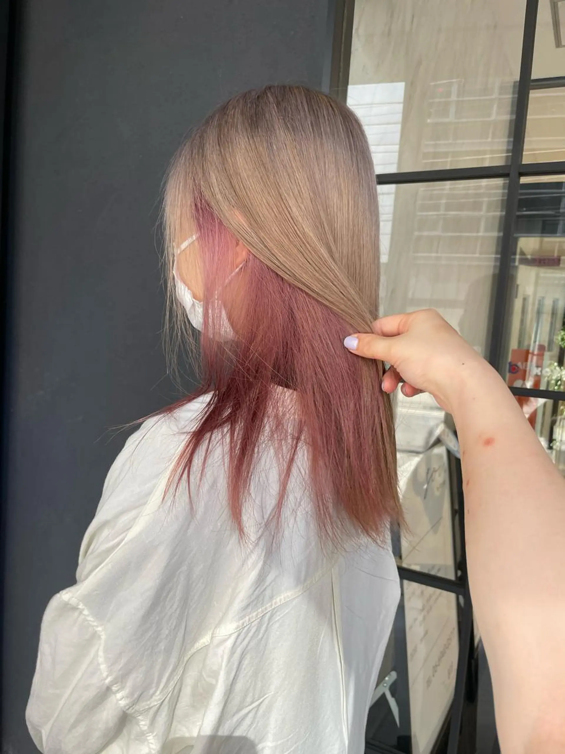 ミディアム カラー akane .のヘアスタイル