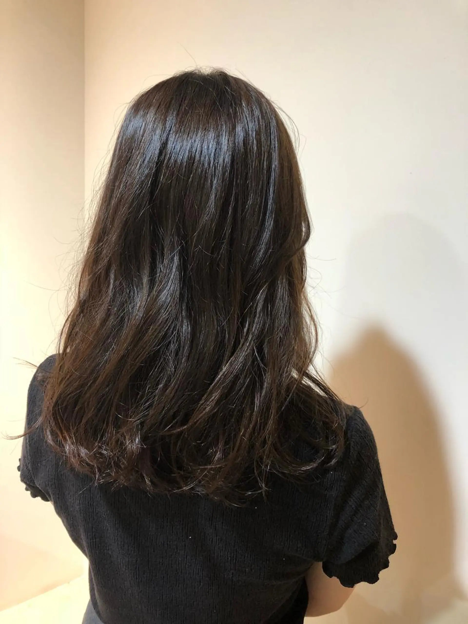 セミロング カラー MIOベージュカラー 柔らかいカラーのヘアスタイル