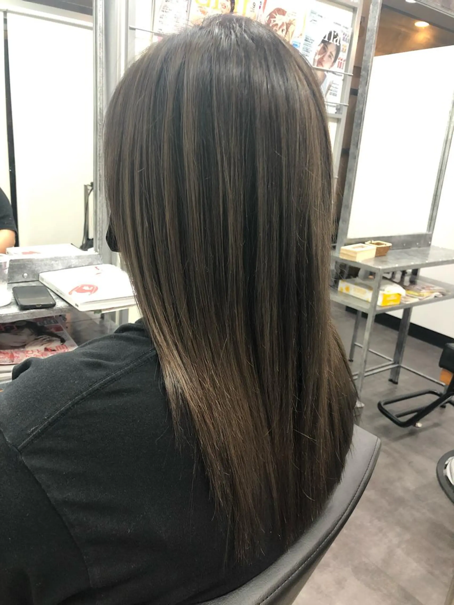 ミディアム カラー ヘアアレンジ バレイヤージュ ブリーチ レイヤーカット カット ヘアカラー トリートメント U&i所属・大塚 貴之のヘアスタイル