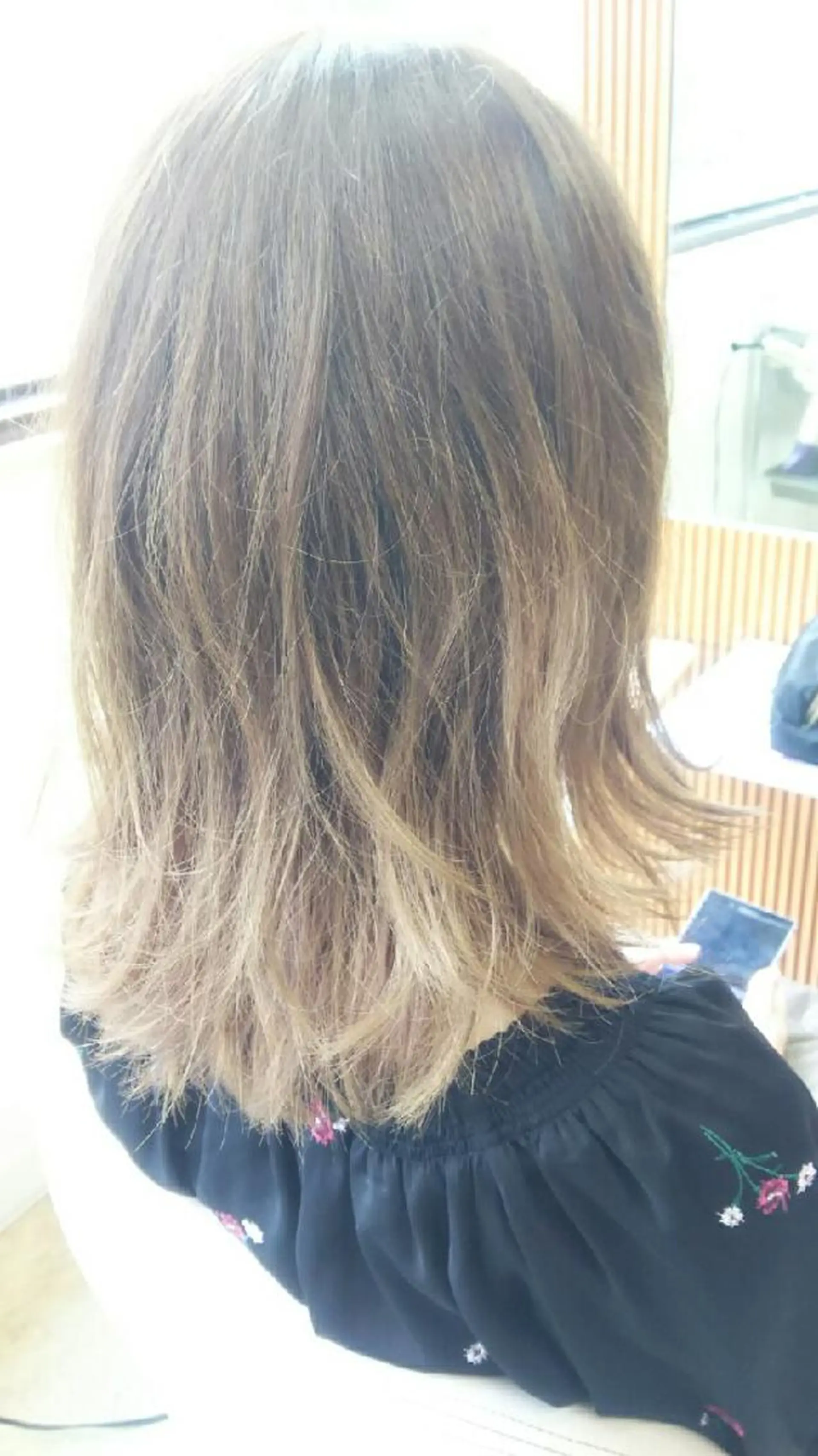 ミディアム カラー アッシュ バレイヤージュ レイヤーカット 脇田 雄大のヘアスタイル