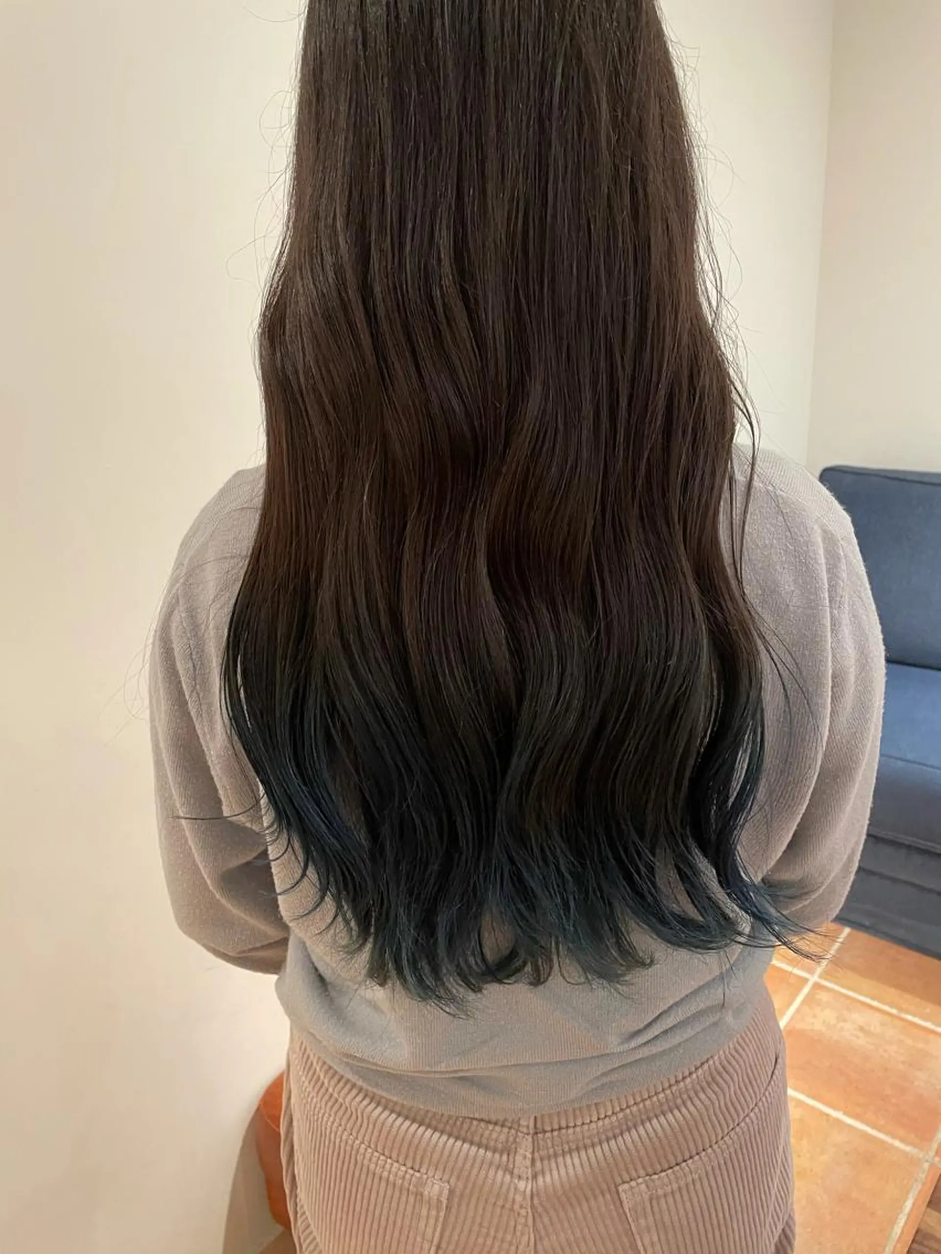 ロング カラー ブリーチ ブルーカラー レイヤーカット🎀 kanaのヘアスタイル