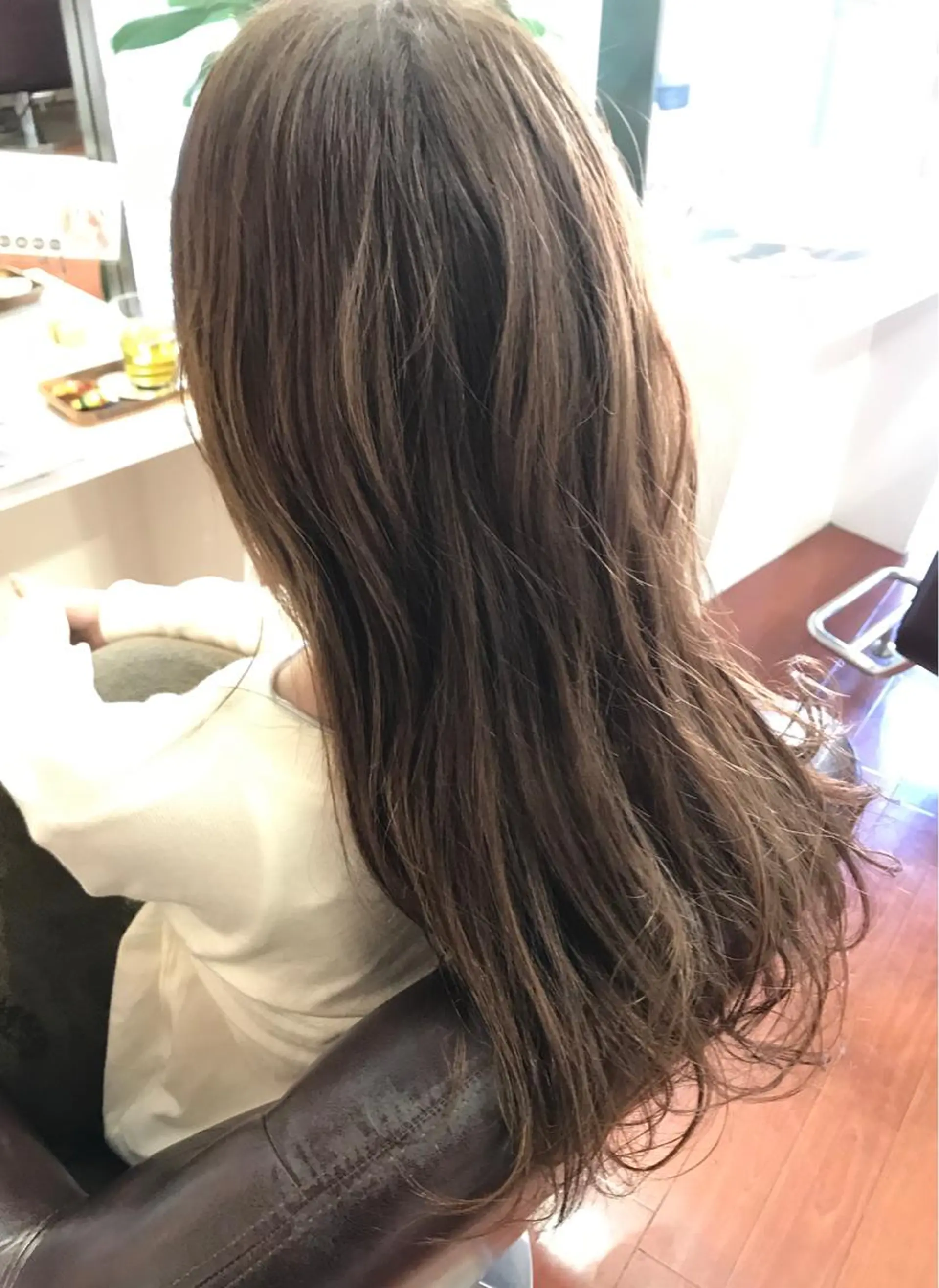 カラー ヨシダ トオルのヘアスタイル