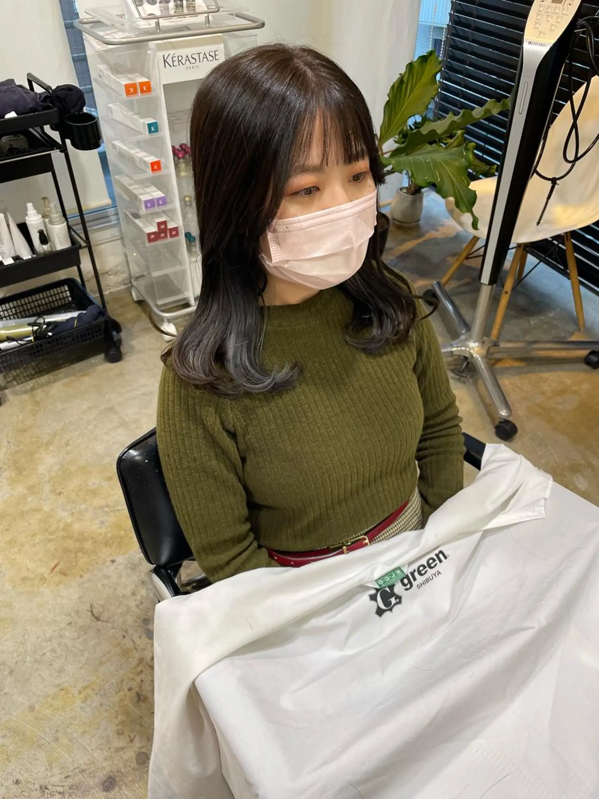 ミディアム カラー グレージュ オリーブグレージュ オリーブグレー ヘアカラー トリートメント MIOベージュカラー 柔らかいカラーのヘアスタイル