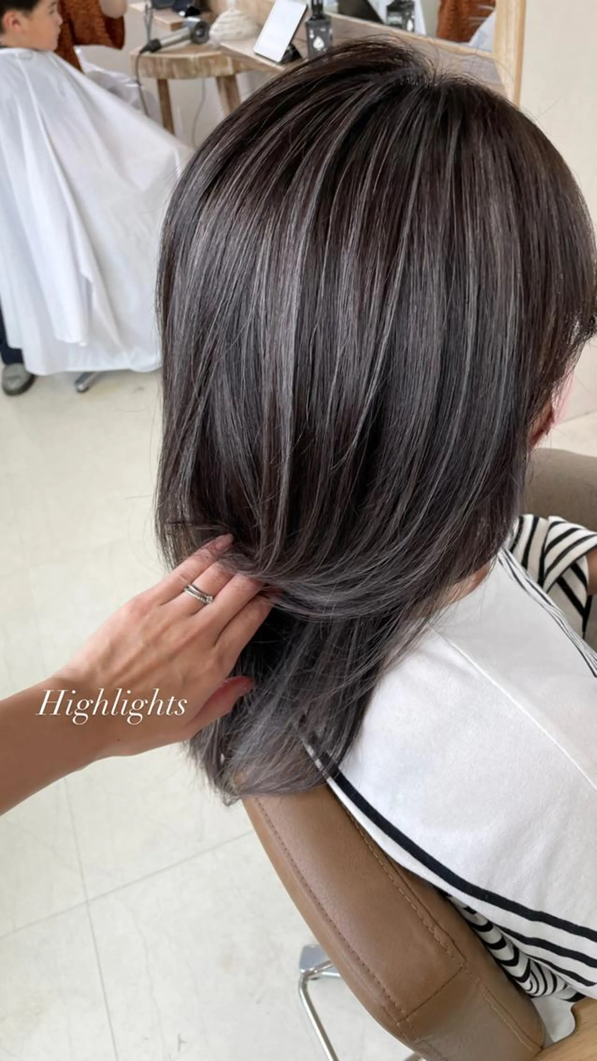 セミロング ヘアカラー アルーナビューティデザイン所属・鈴木 妃帆未のヘアスタイル