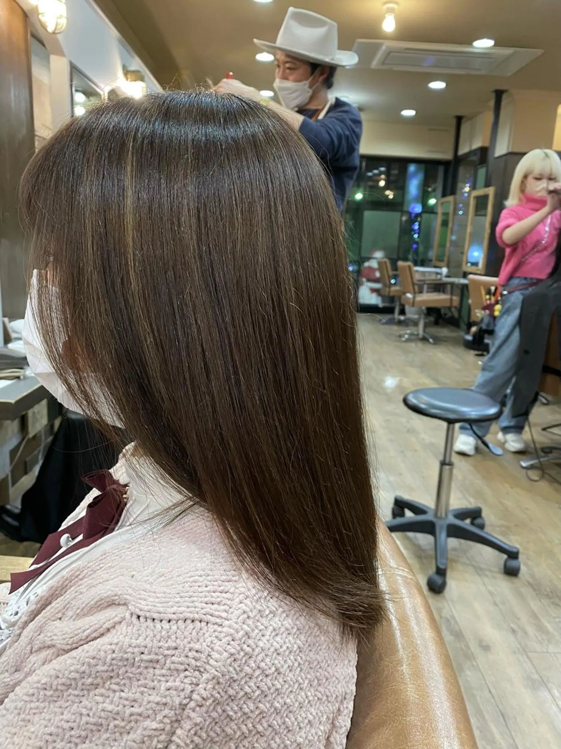 セミロング カラー グレージュ ハイライトカラー ハイライト ヘアカラー トリートメント 特殊カラー特化 ✂️SHIAN フジのヘアスタイル