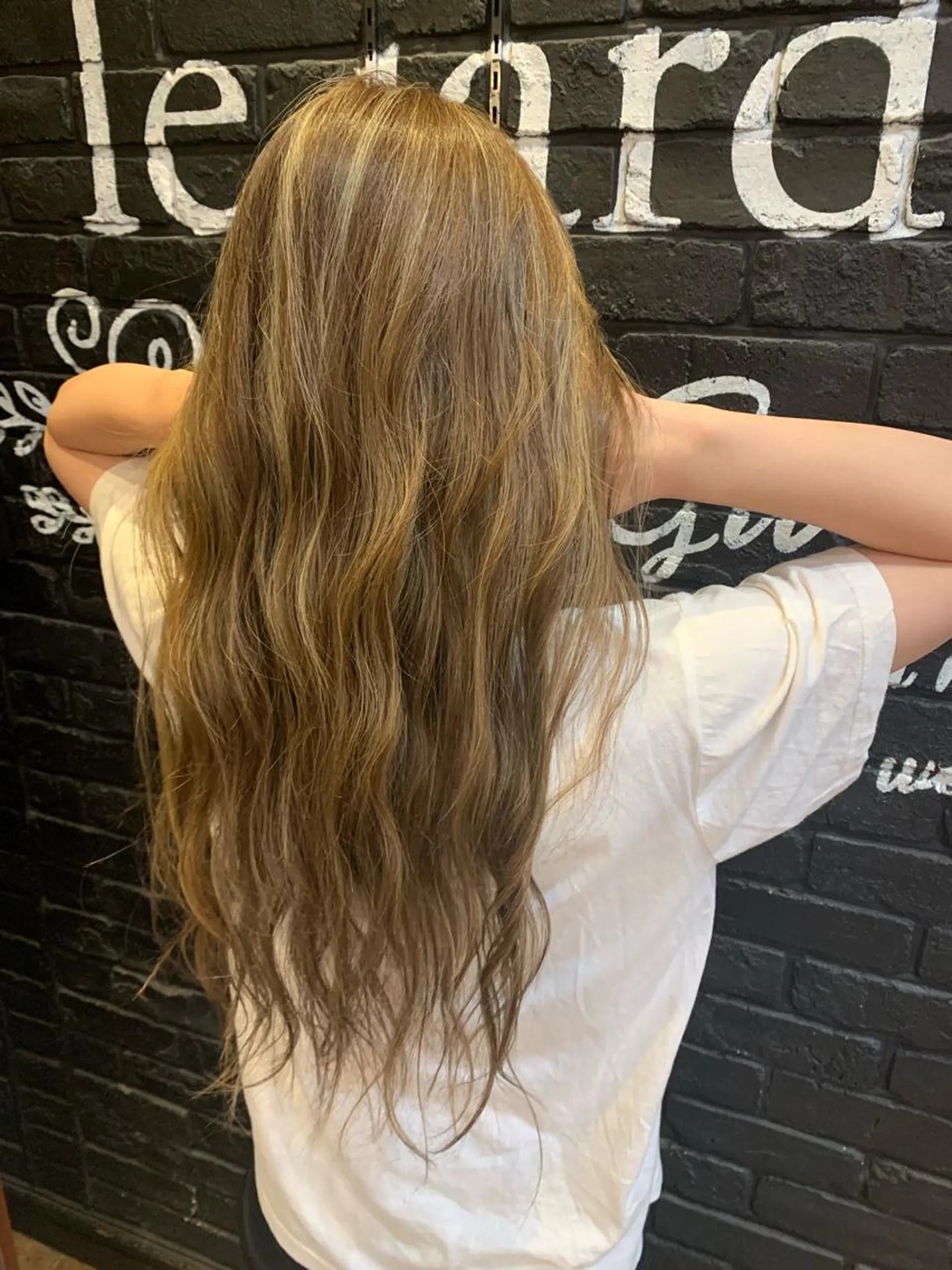 ロング カラー ハイライトカラー 外国人風カラー ハイライト ヘアカラー トリートメント SHIAN 八王子👼鬼塚さやかのヘアスタイル