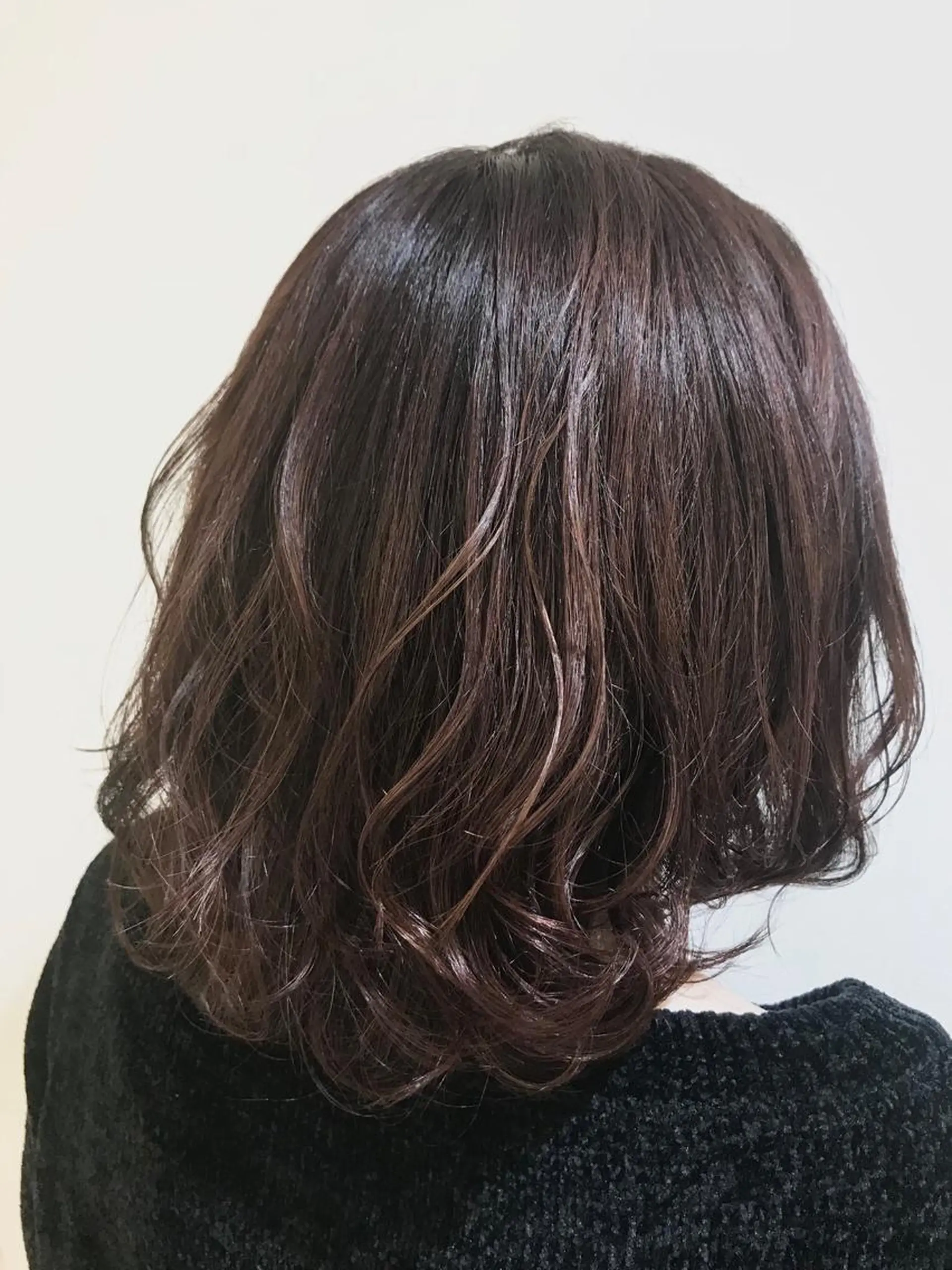 ミディアム カラー アッシュ ハイライトカラー ピンクカラー ピンクアッシュ ハイライト 清藤 綾のヘアスタイル