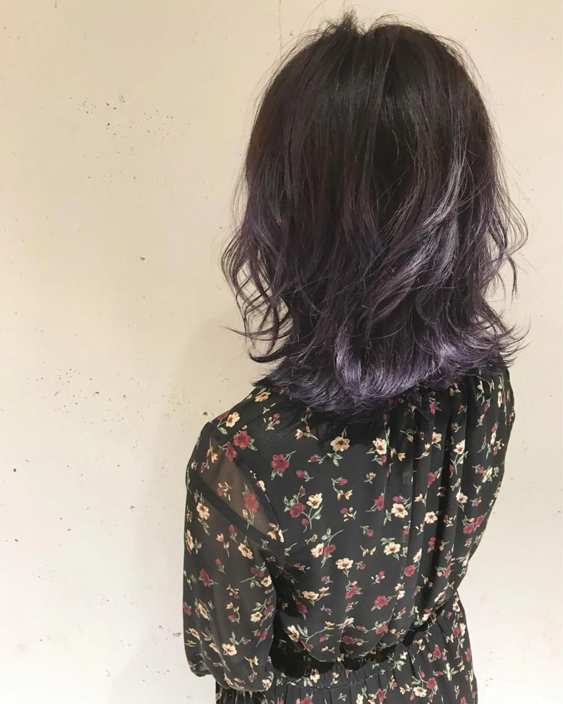 ミディアム パープルカラー ミルクティーベージュ 山本勝志のヘアスタイル