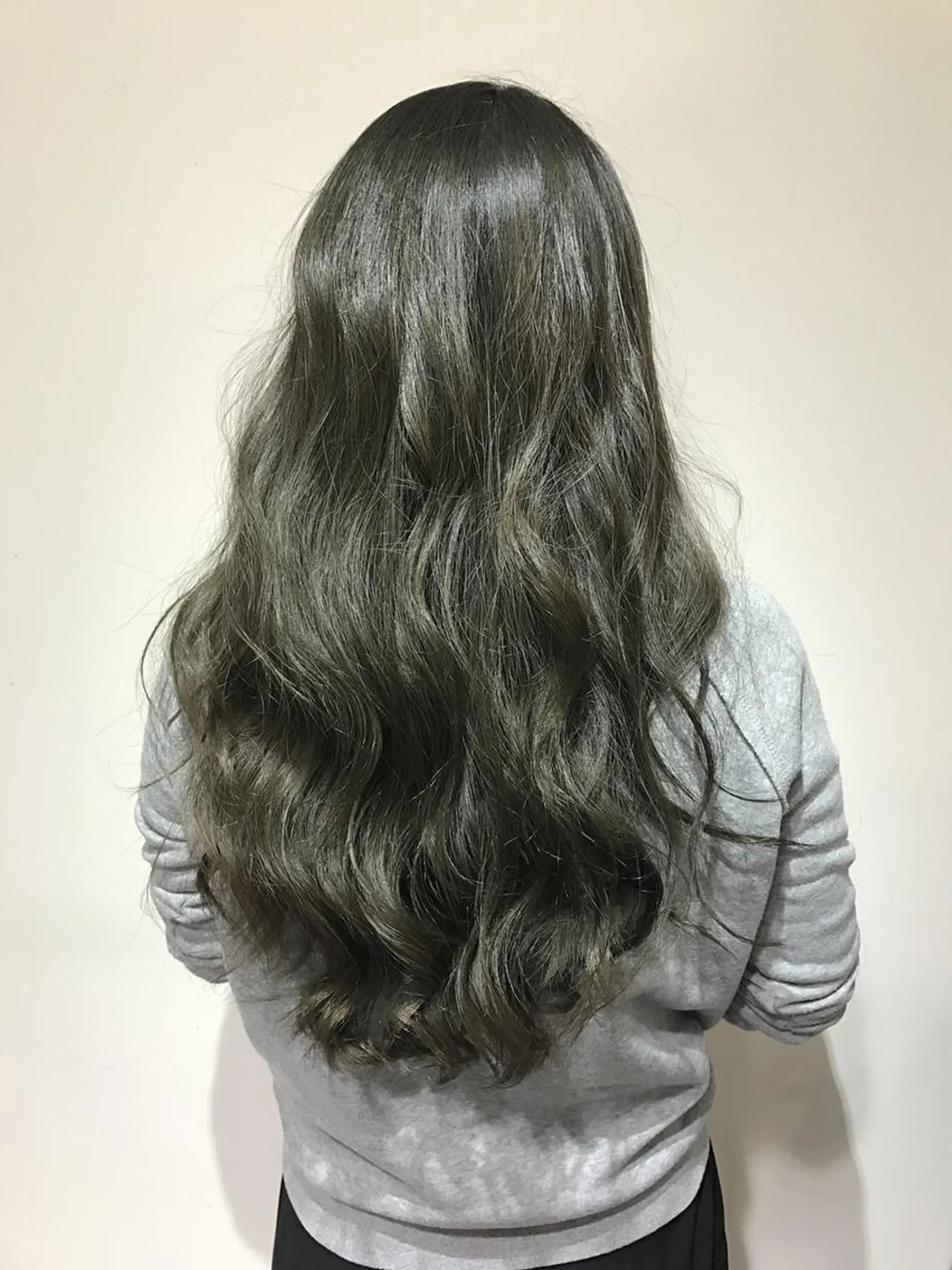 セミロング 🌻大人ツヤかわいい ⭐️根本麻美のヘアスタイル