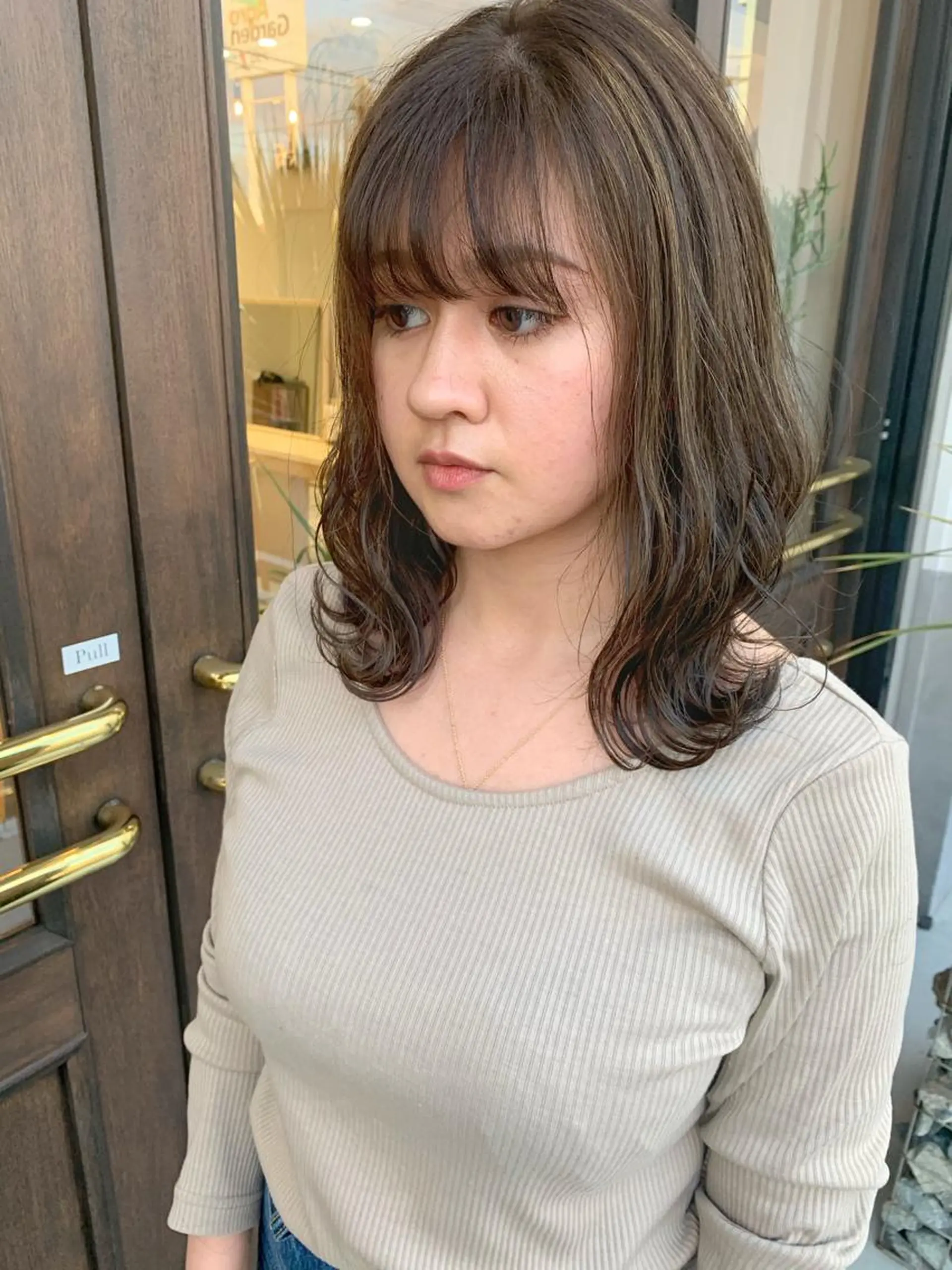 ミディアム カラー 吉原 由菜のヘアスタイル