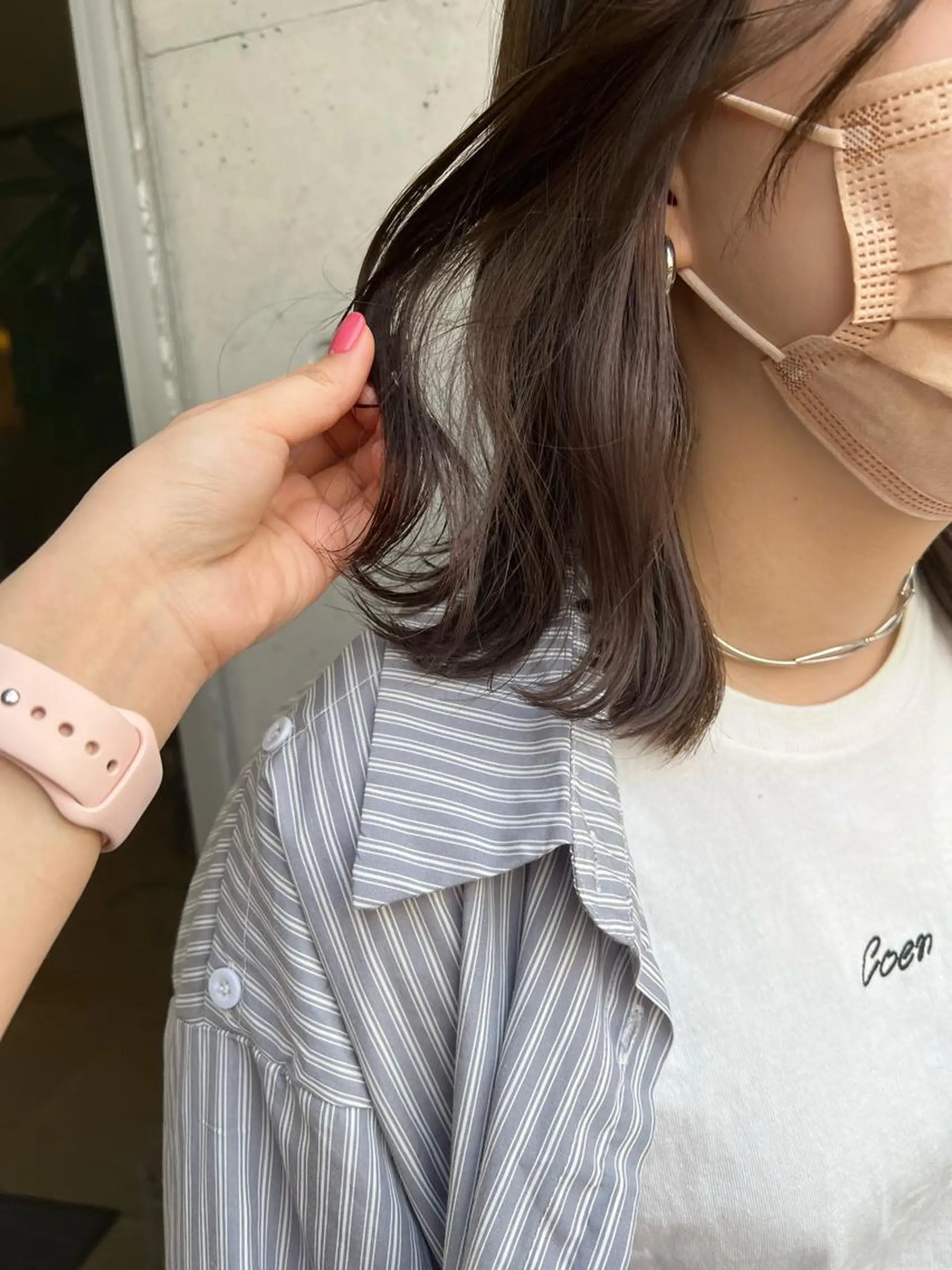 ミディアム カラー 岸田 莉奈のヘアスタイル