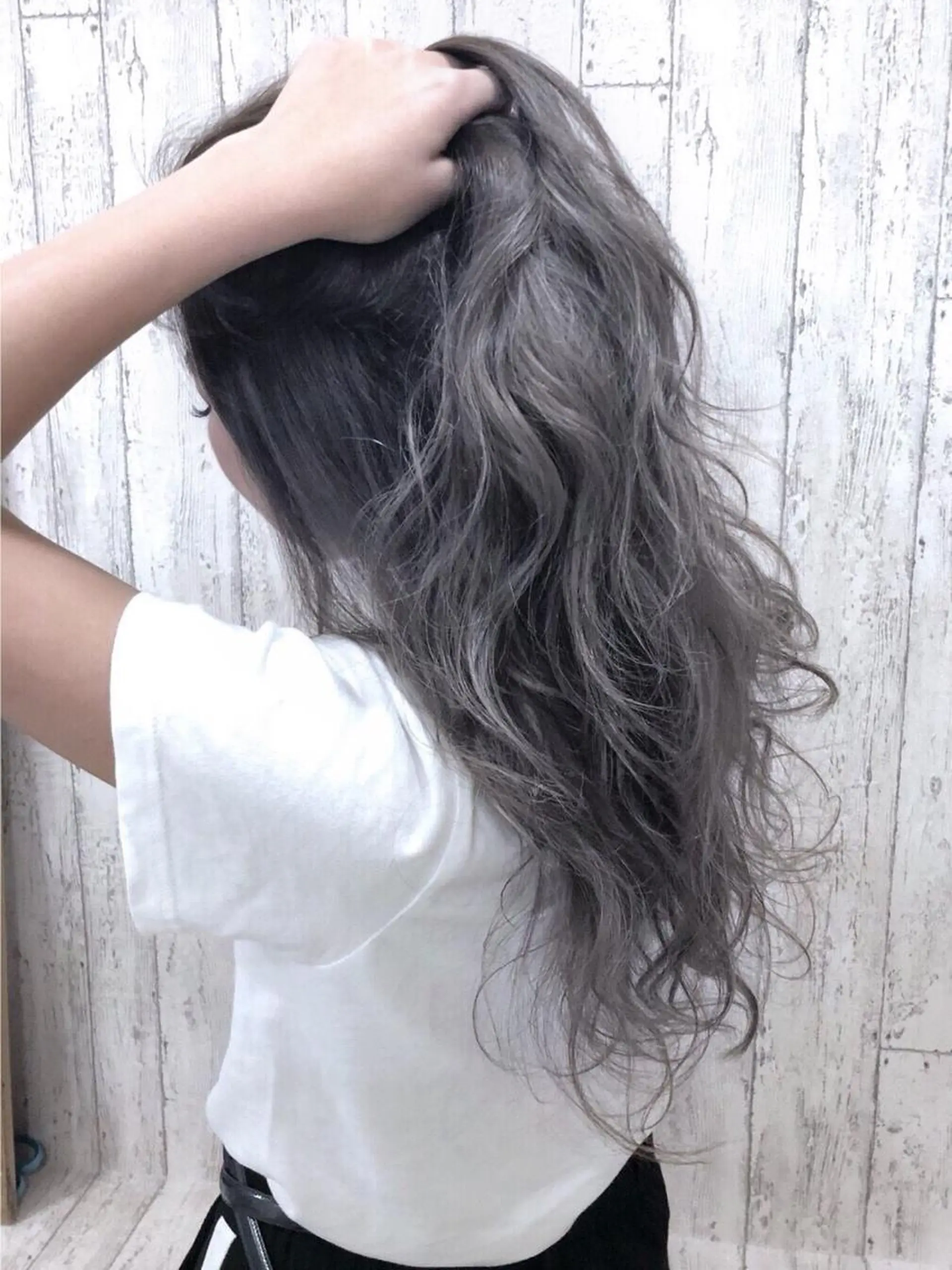 セミロング LANI OOSAKAのヘアスタイル