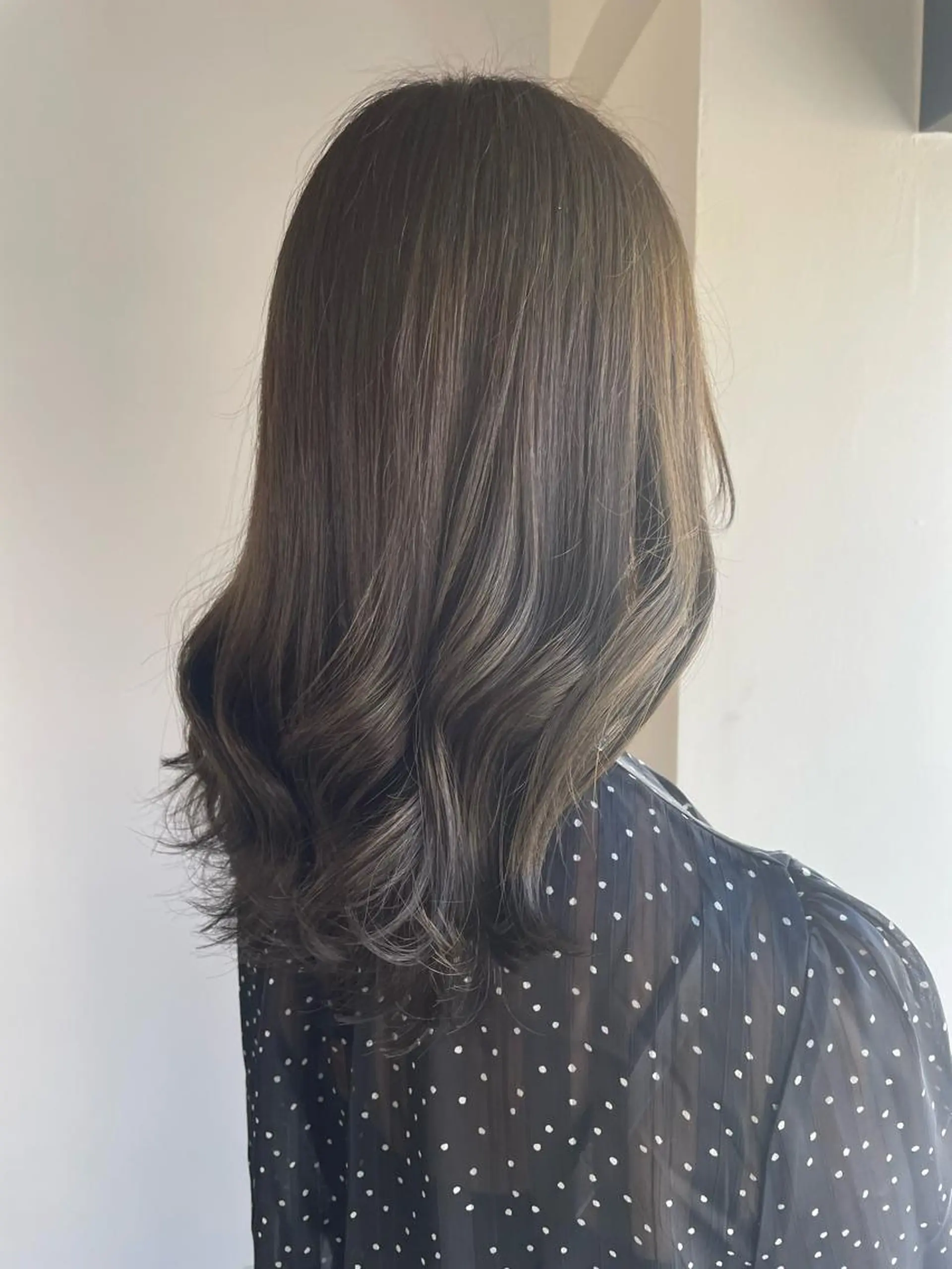 ミディアム La fith hair ray 札幌店所属・顔まわり/W カラー/リョウのヘアスタイル