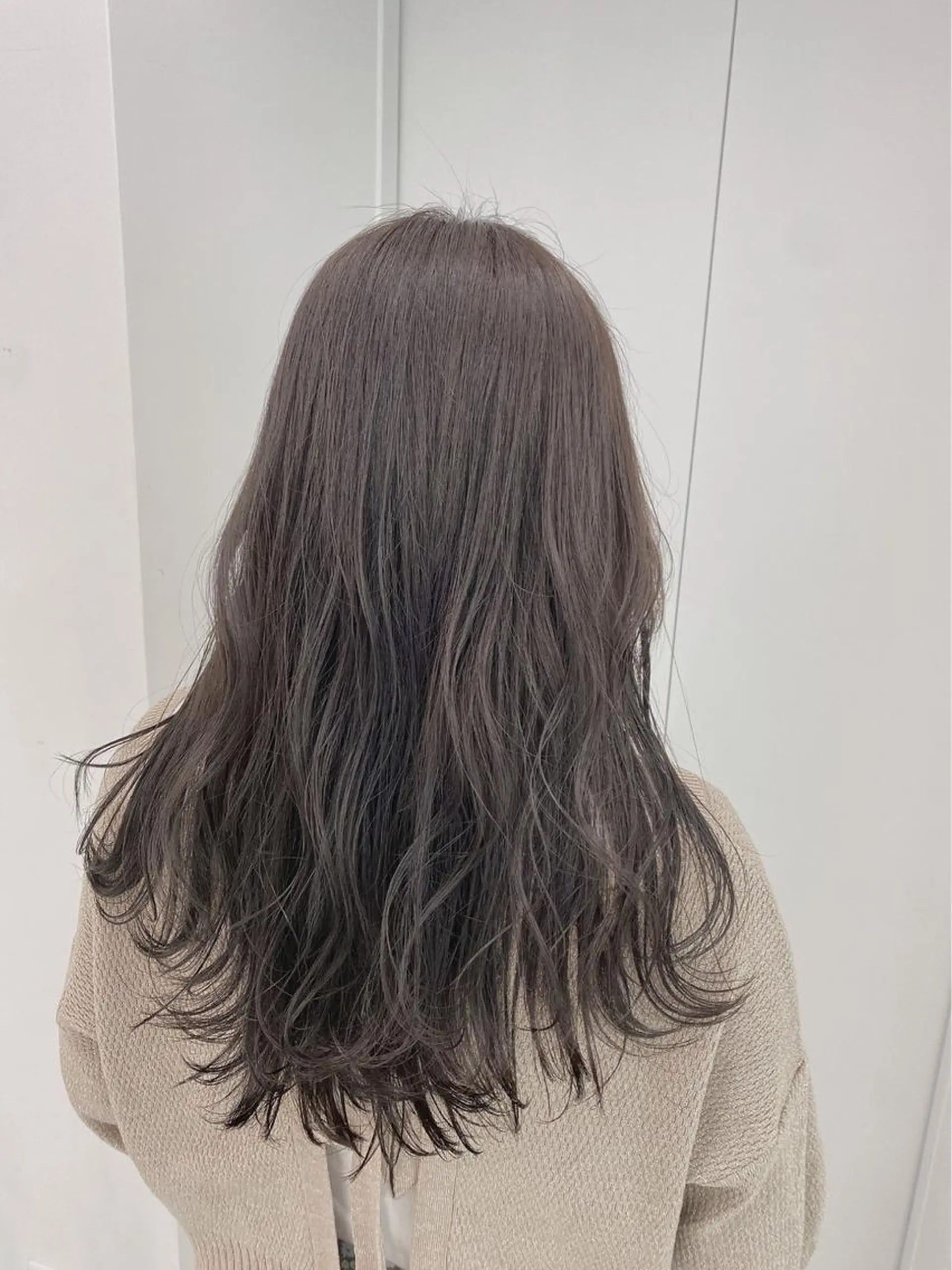 セミロング カラー ヘアアレンジ ネイル マツエク・マツパ グレージュ ベージュグレージュ 💕しゅーじ💕のヘアスタイル