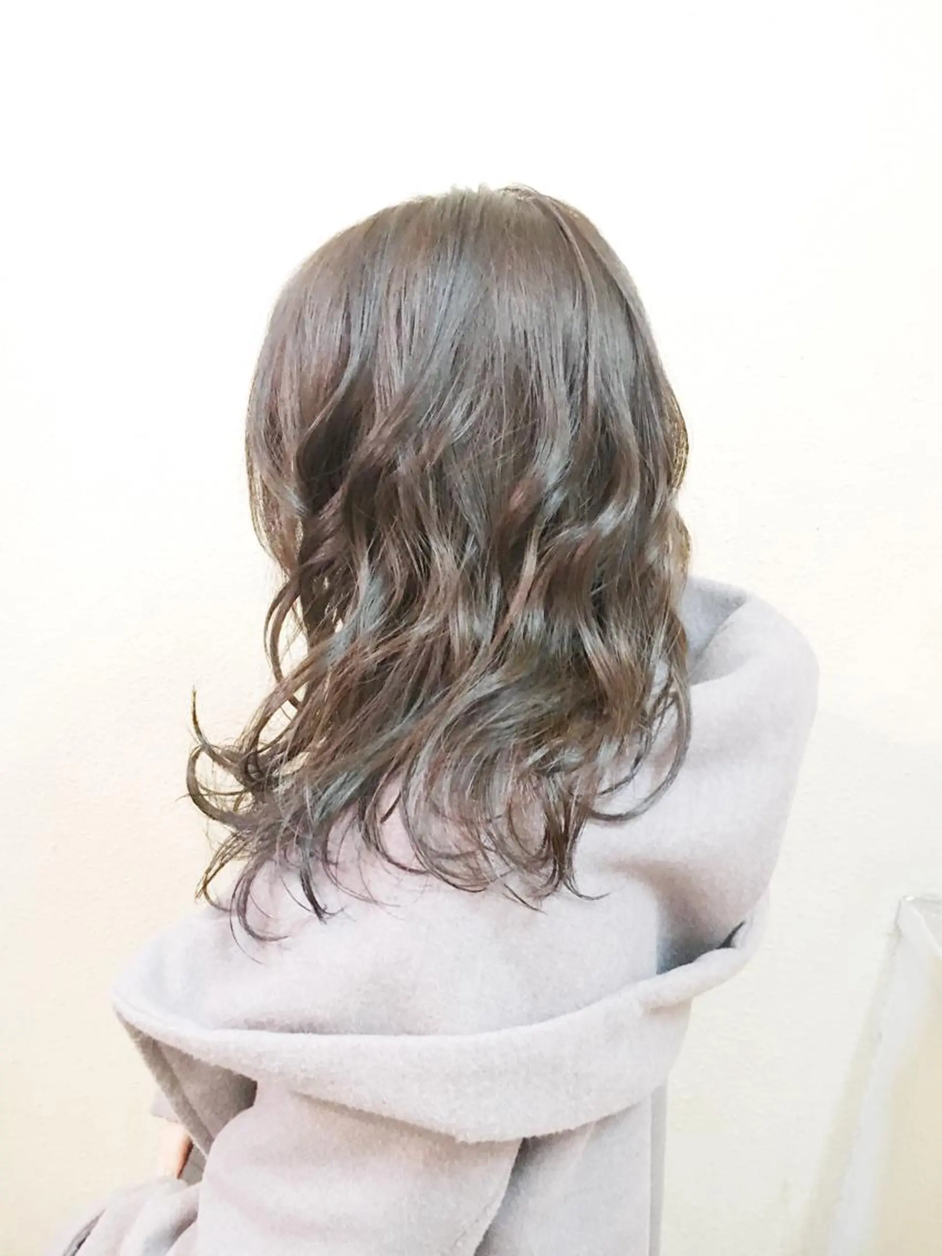 セミロング カラー LANI OOSAKAのヘアスタイル