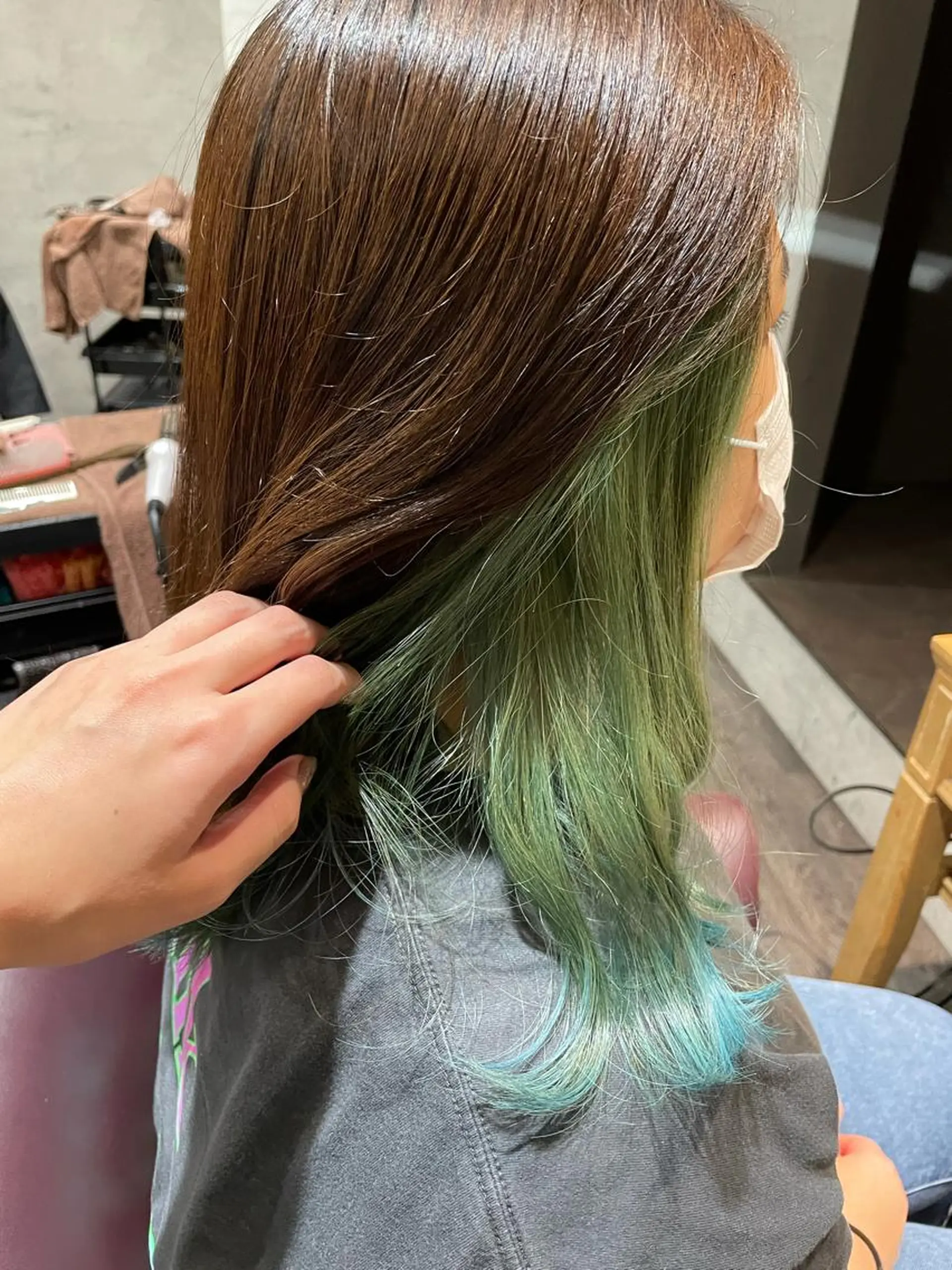 セミロング 🦄艶カラー×韓国 NANA💎🐬のヘアスタイル