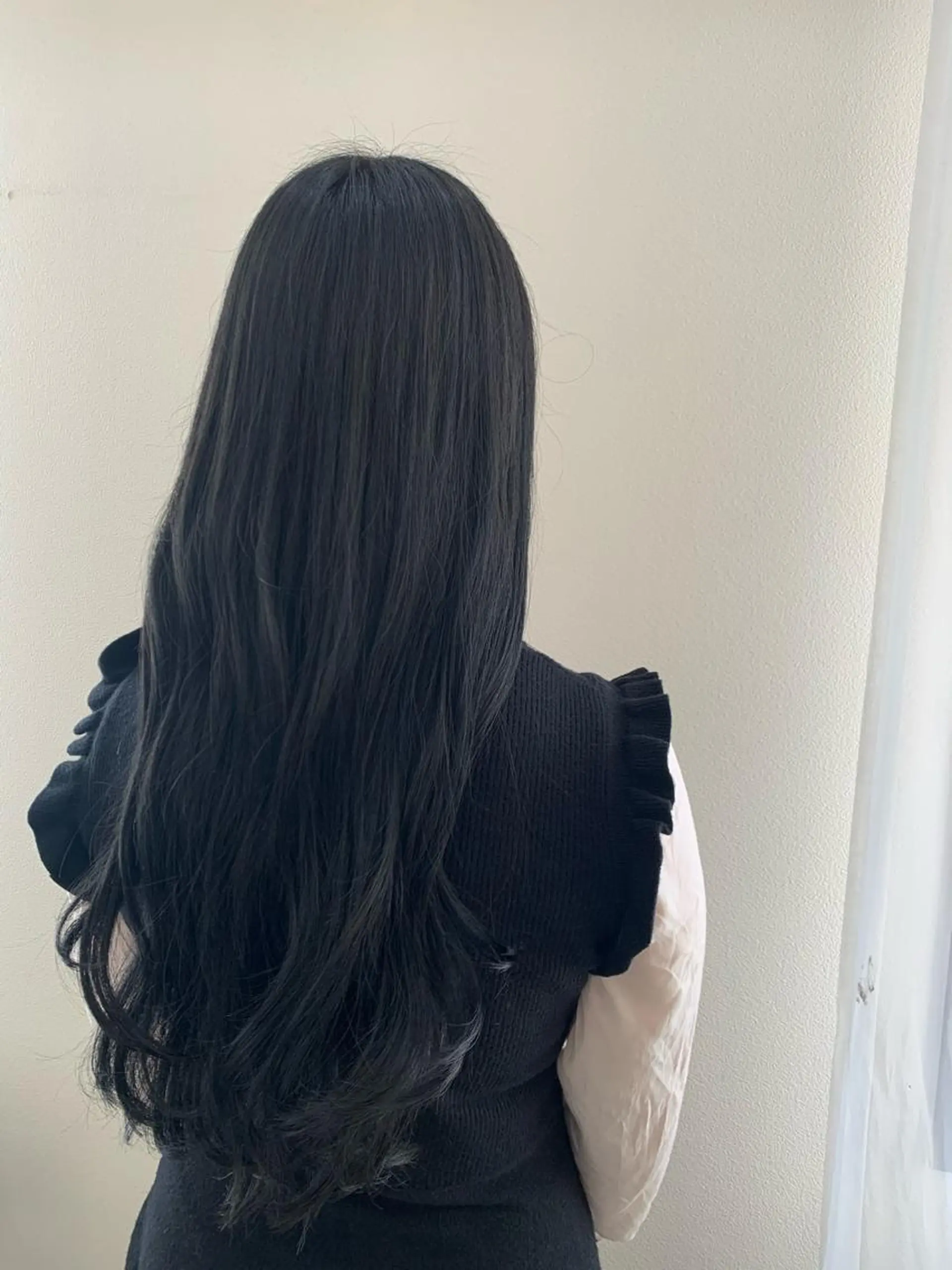 ロング カラー 黒髪 グレーブラック イルミナカラー カット 縮毛矯正 トリートメント 現地韓国ヘア🇰🇷 Chisaki치사키のヘアスタイル