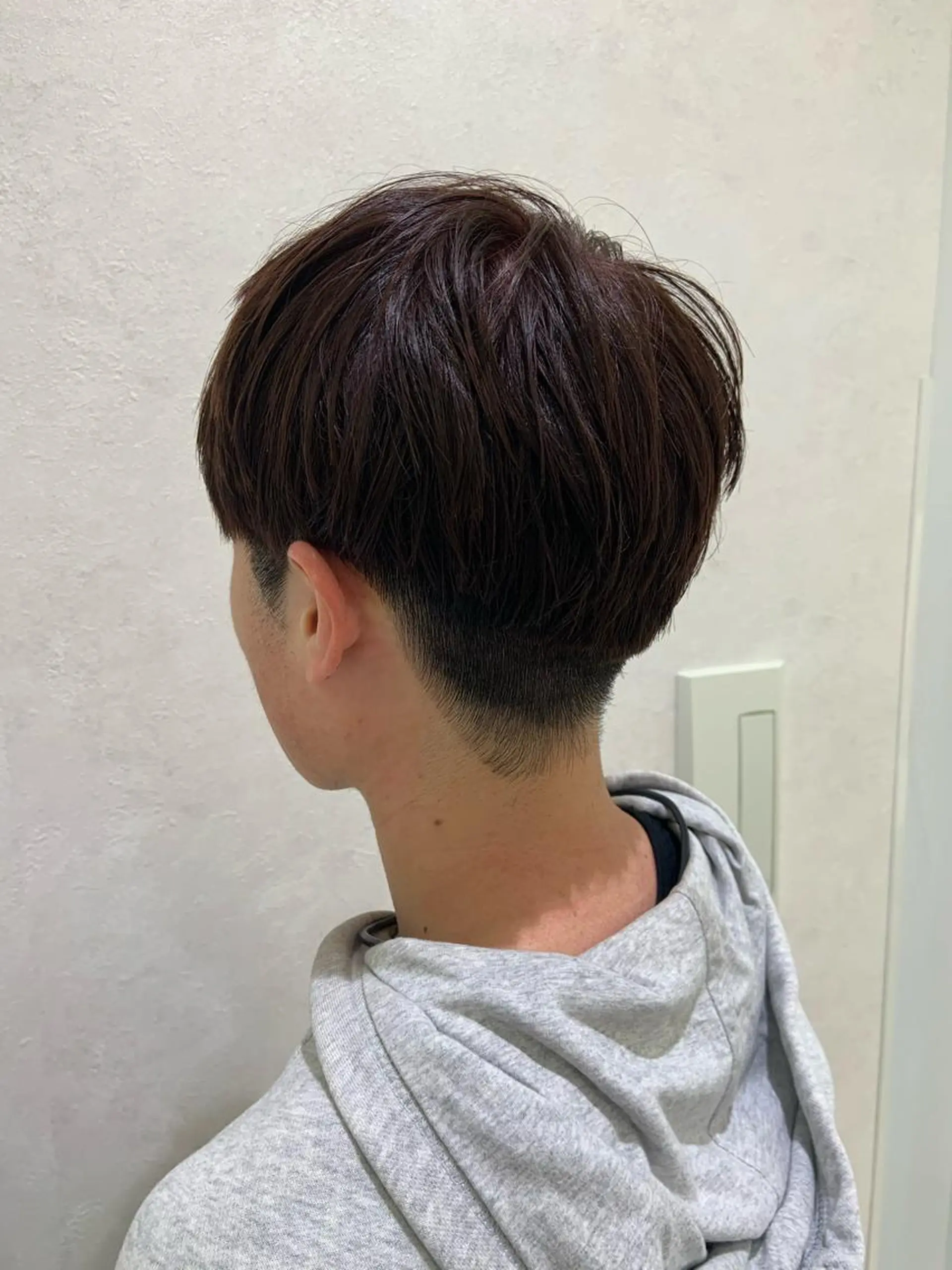 ショート カラー パーマ メンズ ブラウンカラー レッドカラー レッドブラウン ローズカラー ハイトーンカラー🤍 山下 優華のヘアスタイル