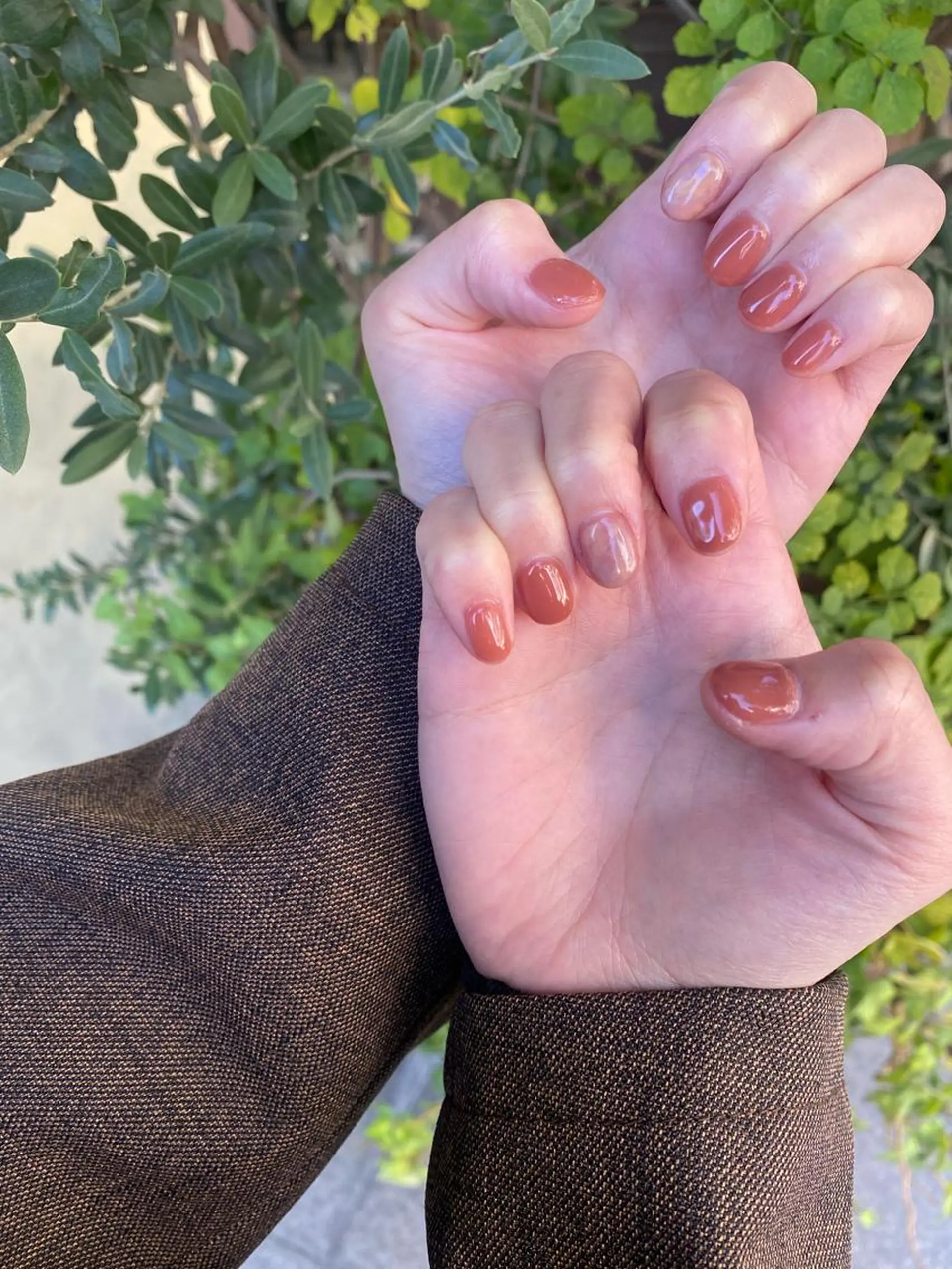 ネイル 透け感ベージュ ／ミハルのヘアスタイル