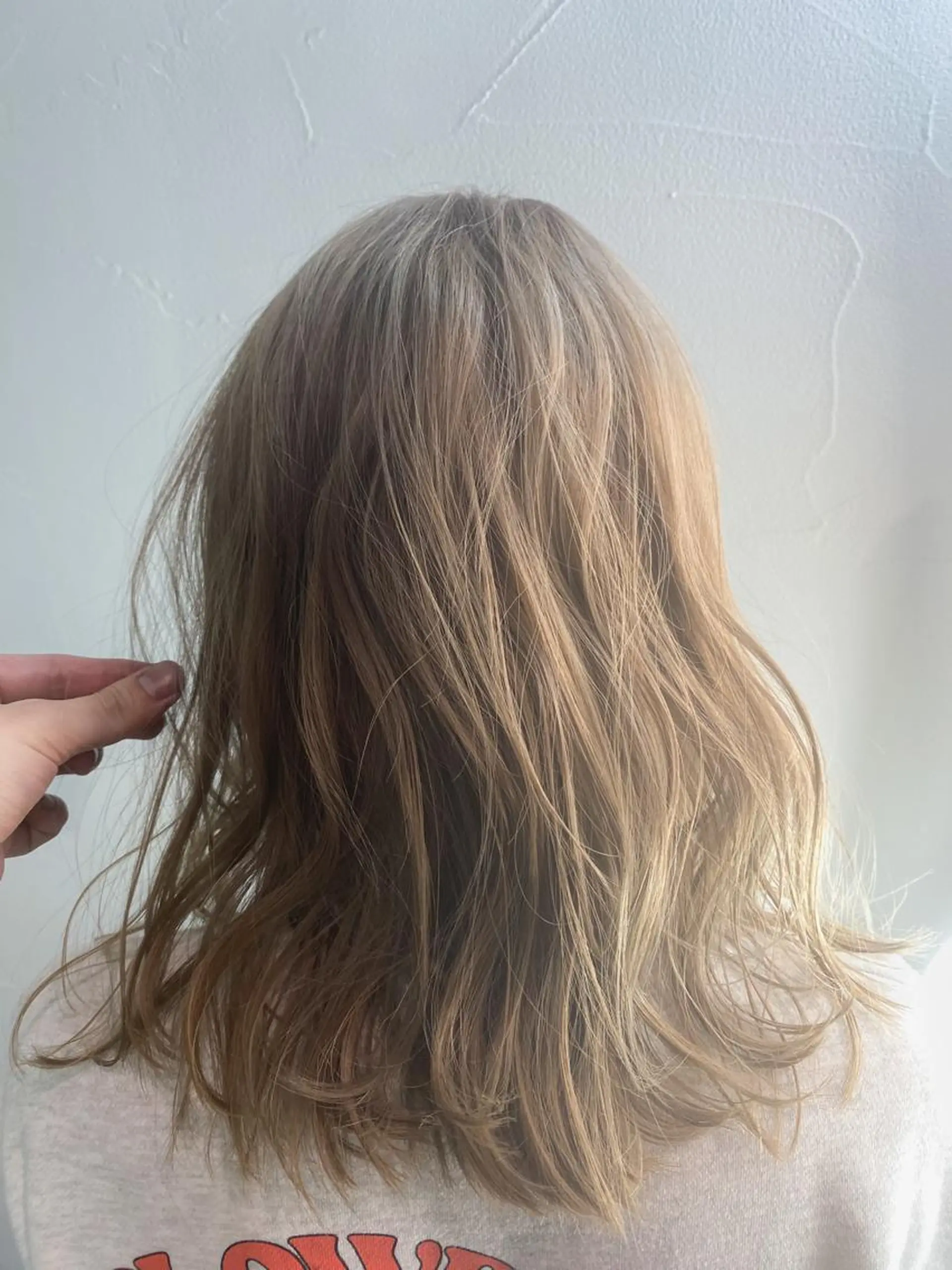 カラー ベージュカラー ブリーチ ダブルカラー ミルクティーベージュ 大江 海斗のヘアスタイル