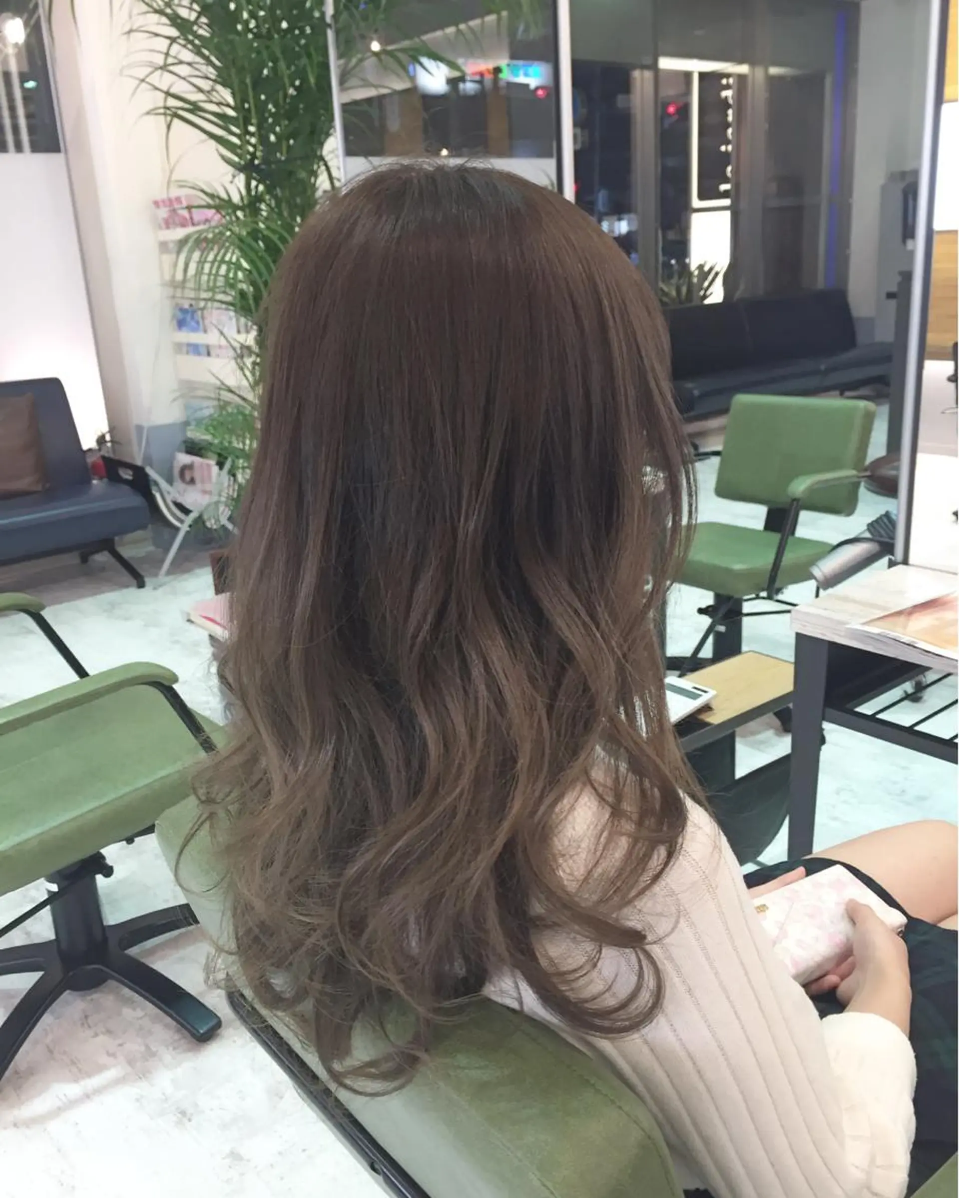 セミロング ロング カラー グラデーションカラー グレージュ イルミナカラー 青木 茂樹⭐️ 透明感カラーのヘアスタイル