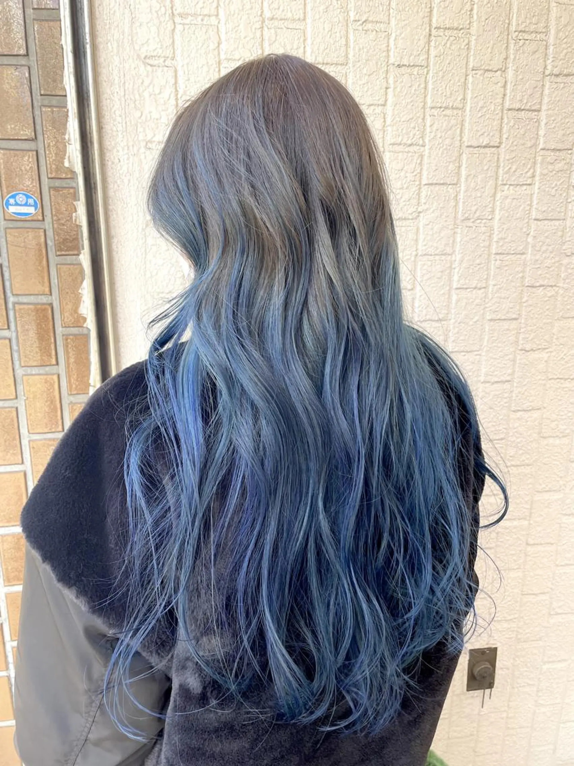 カラー 嶋村夏実🌼レイヤー 🌸白髪ぼかしのヘアスタイル