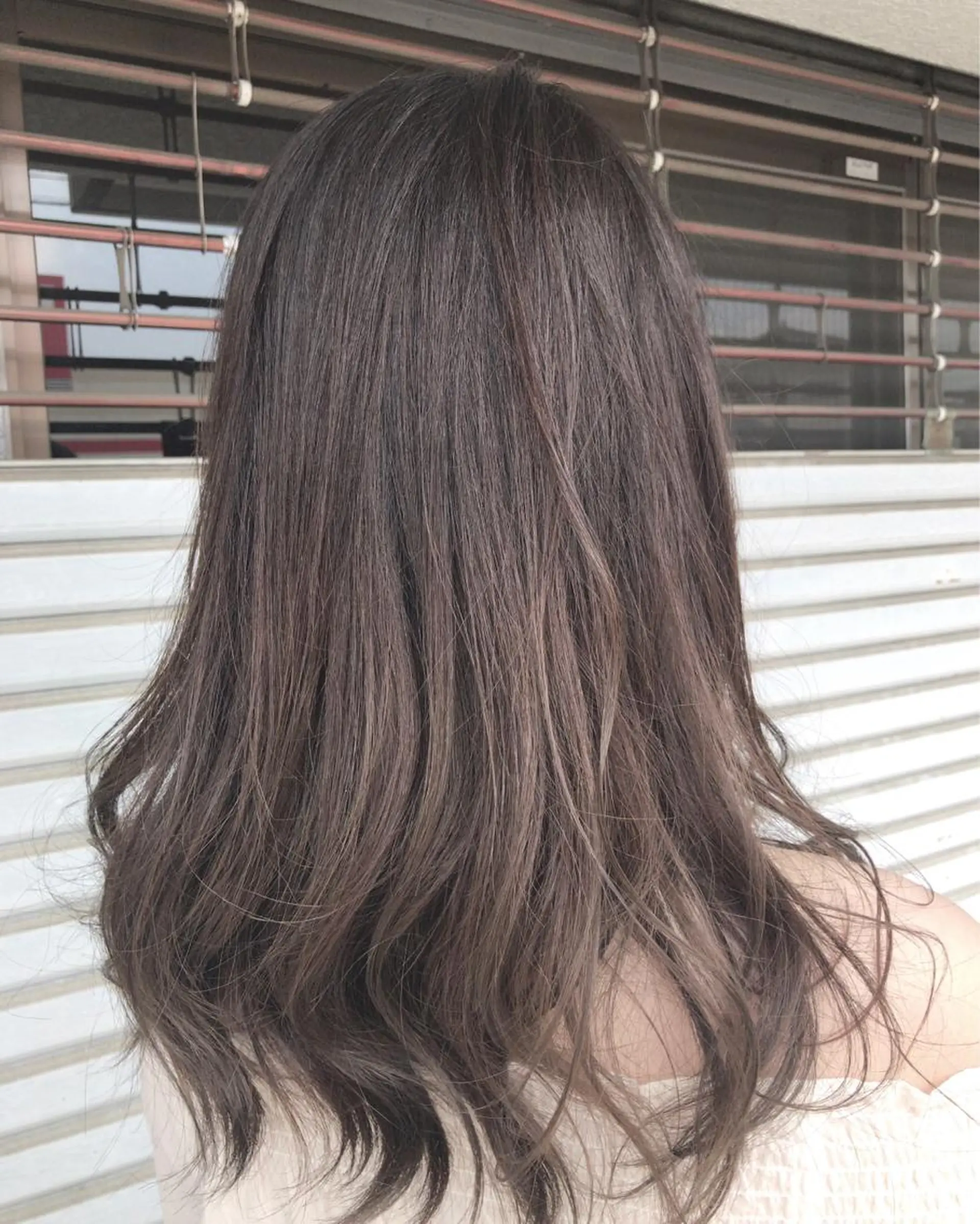 セミロング カラー レイヤーカット匠 イソザキノリユキのヘアスタイル