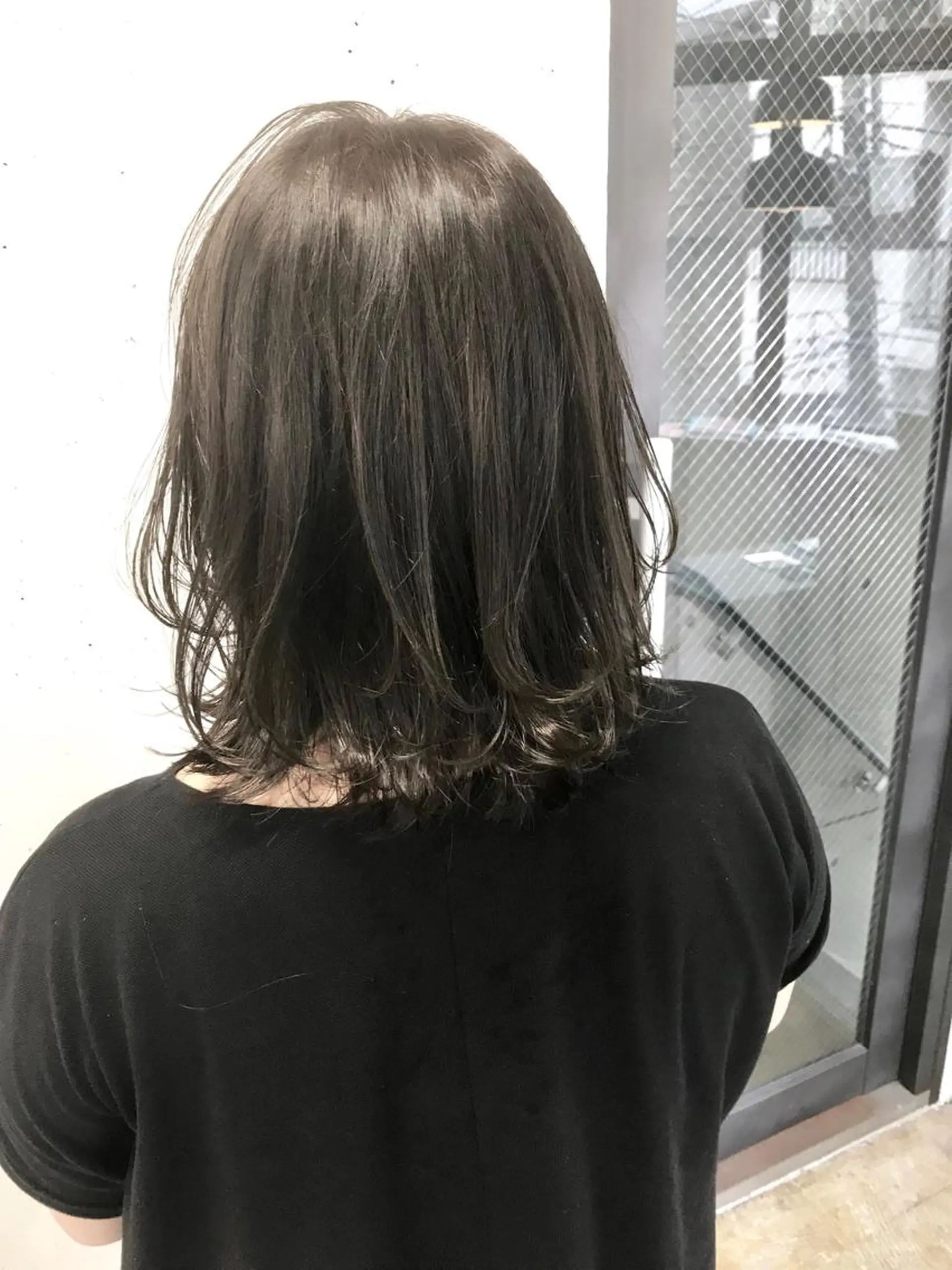 ミディアム くびれヘア くびれレイヤー レイヤーカット 新井 広樹のヘアスタイル