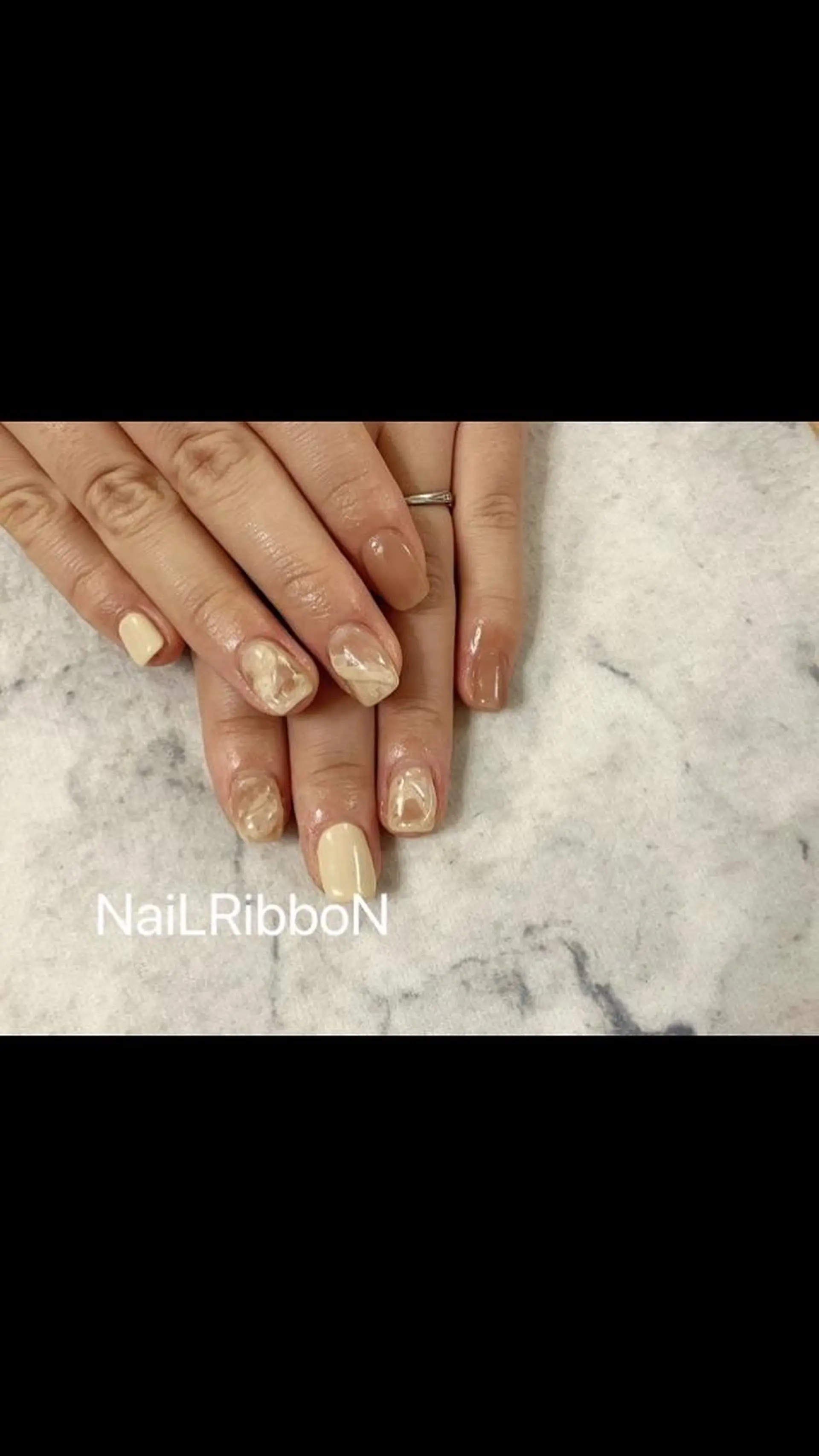 ネイル ネイルリボン 受付スタッフのネイルデザイン