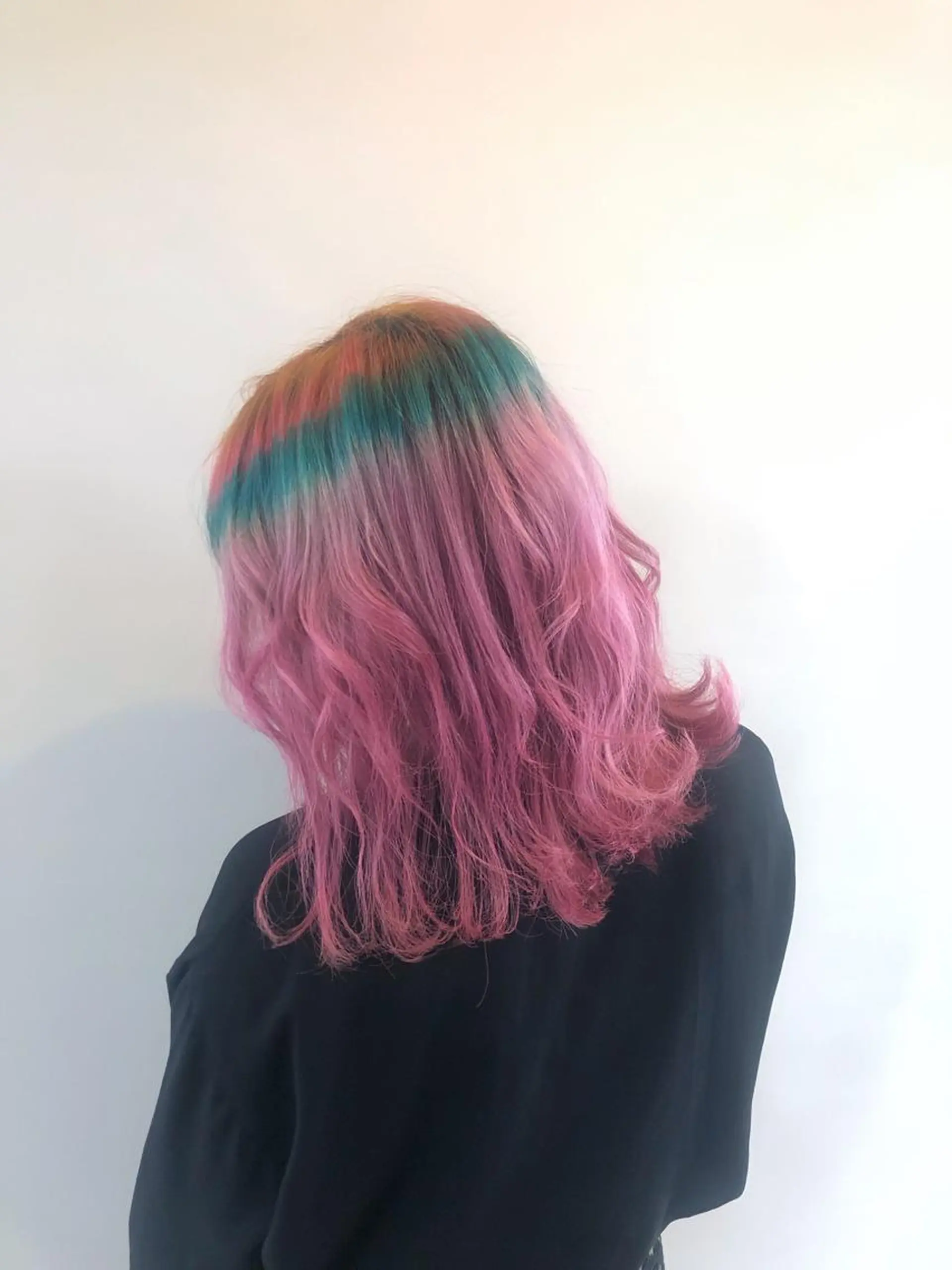 ミディアム カラー パーマ ヘアアレンジ ヘアカラー トリートメント 推し活専用 【派手髪】飯野ゆかりのヘアスタイル