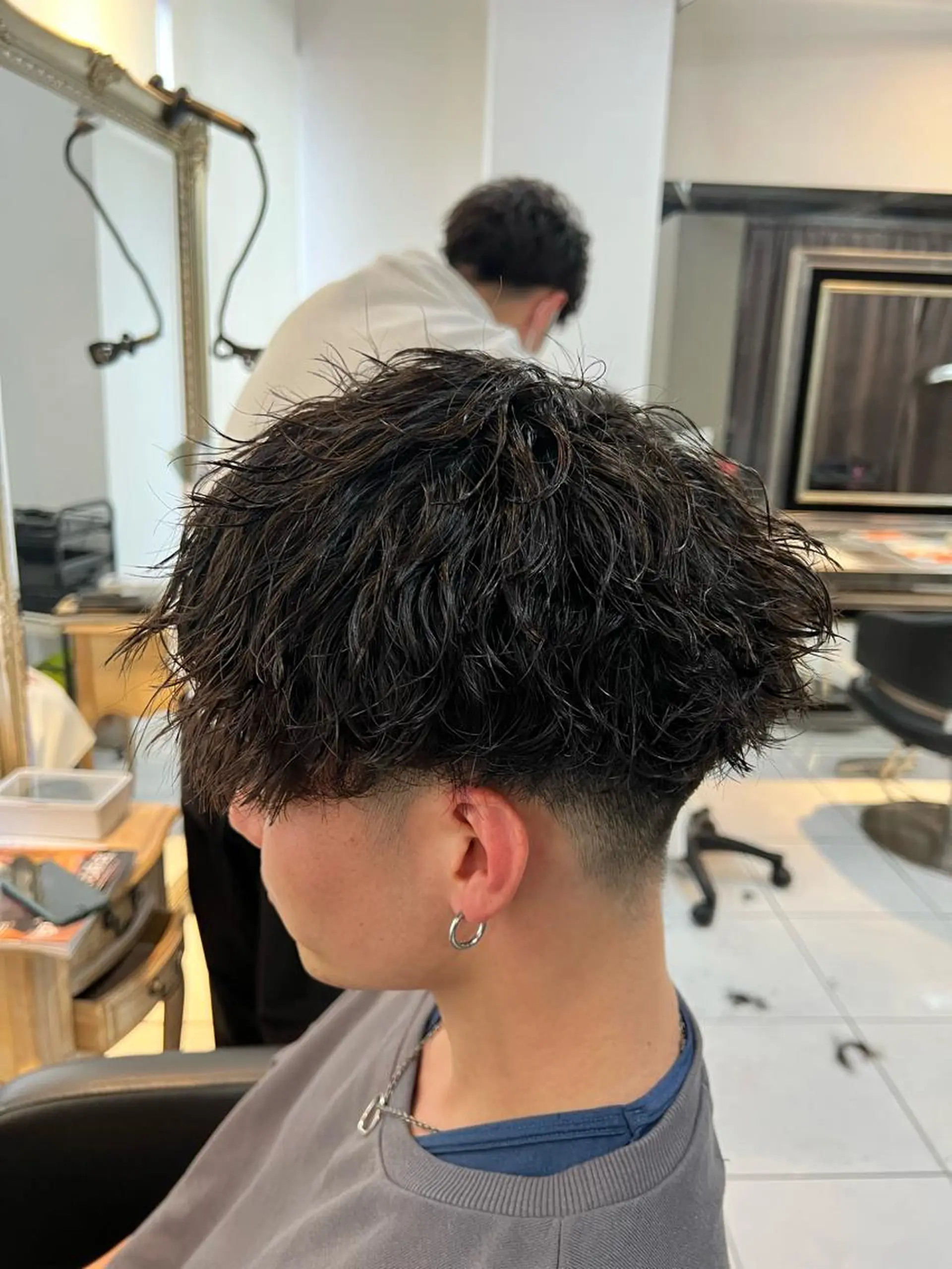 パーマ メンズ センターパート フェードカット カルマパーマ マッシュ メンズパーマ カット パーマ特化美容師 茂木広幸のヘアスタイル